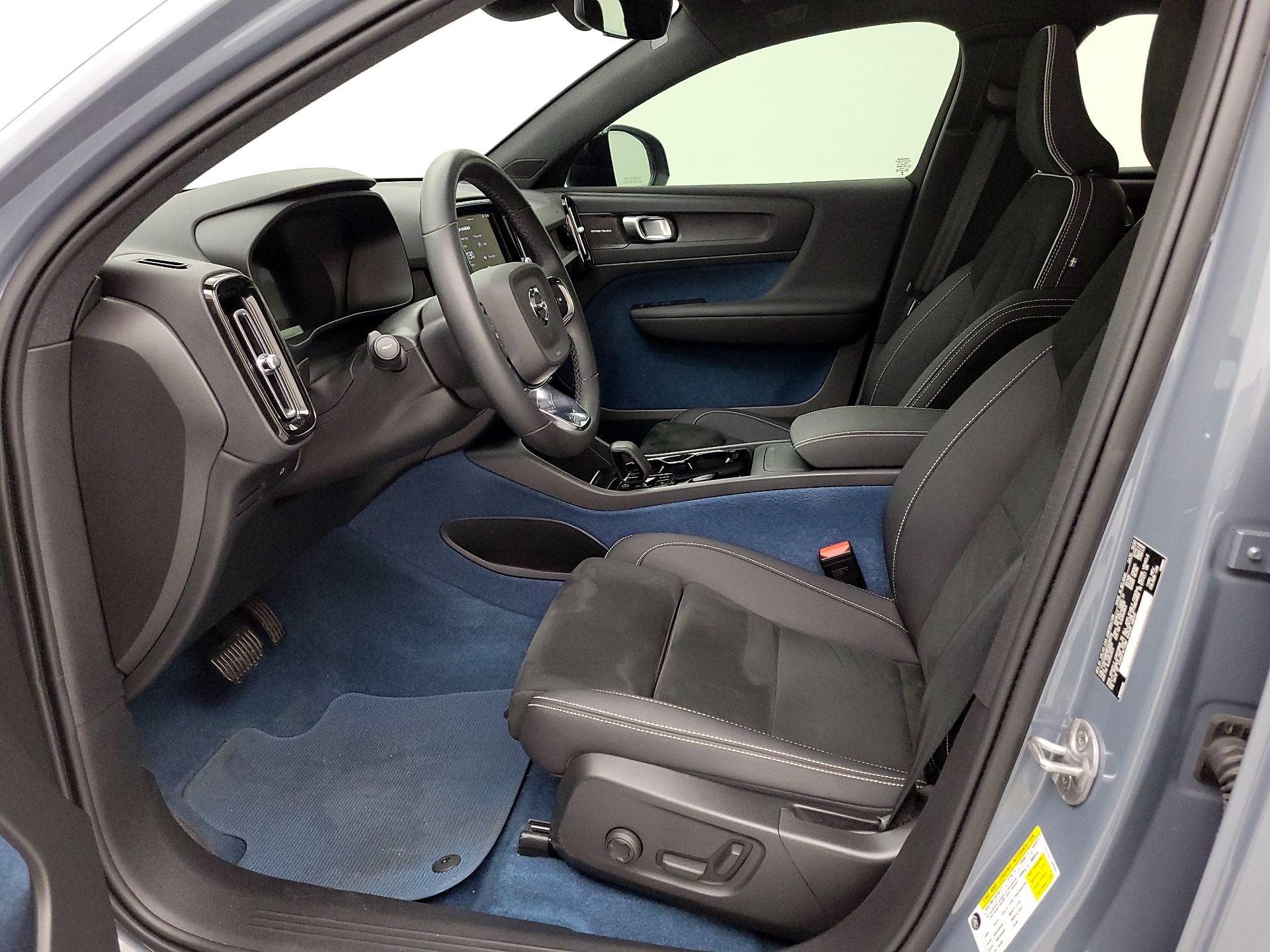 Thumbnail: 2023 Volvo C40 - 11