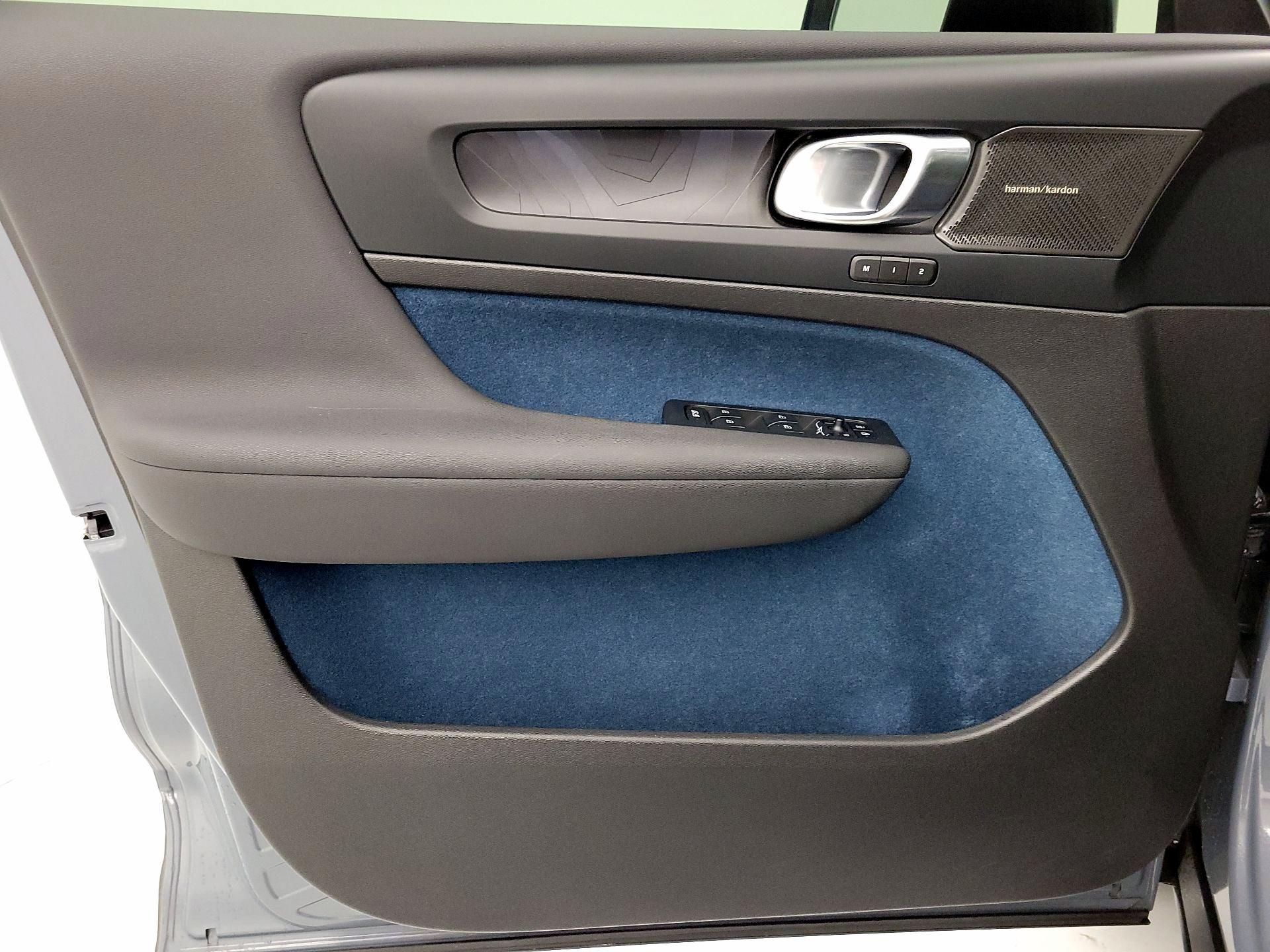 Thumbnail: 2023 Volvo C40 - 12