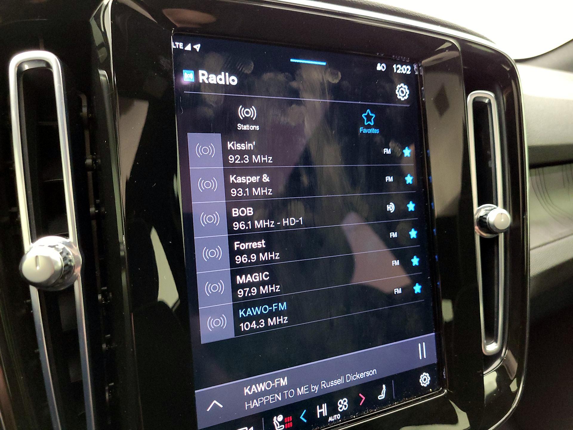 Thumbnail: 2023 Volvo C40 - 16