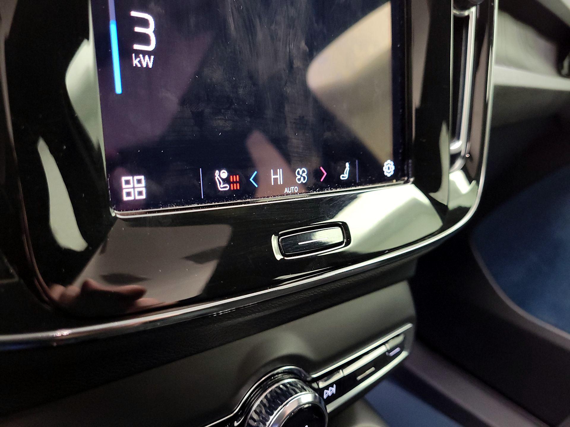 Thumbnail: 2023 Volvo C40 - 17