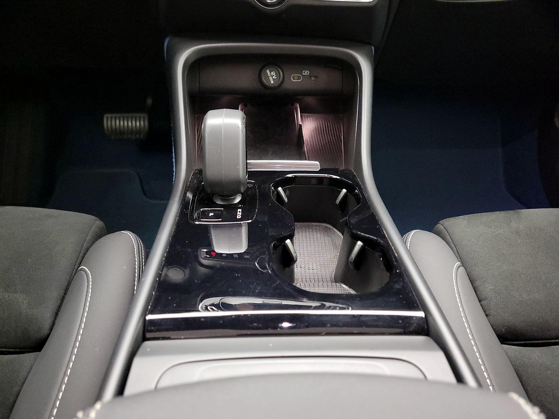 Thumbnail: 2023 Volvo C40 - 18