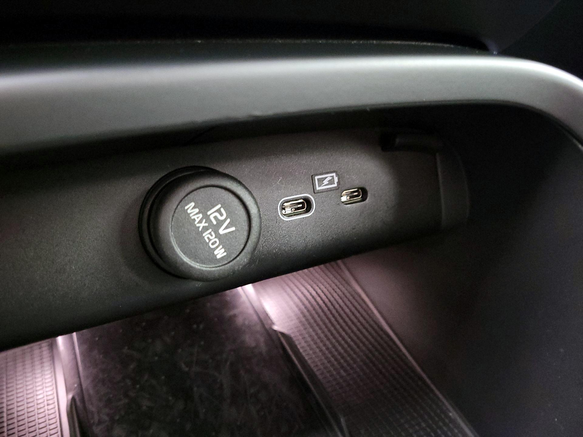 Thumbnail: 2023 Volvo C40 - 19