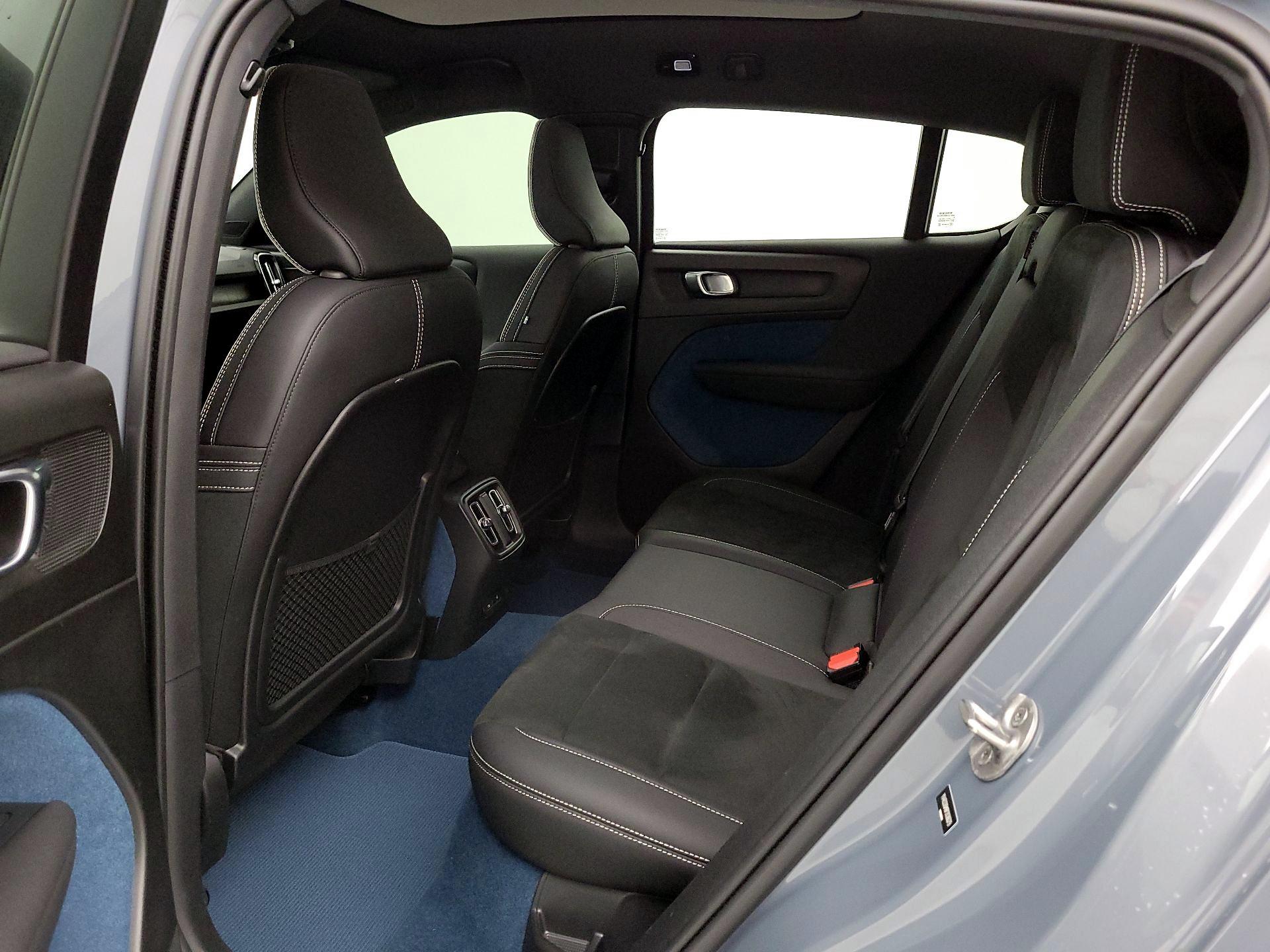 Thumbnail: 2023 Volvo C40 - 20