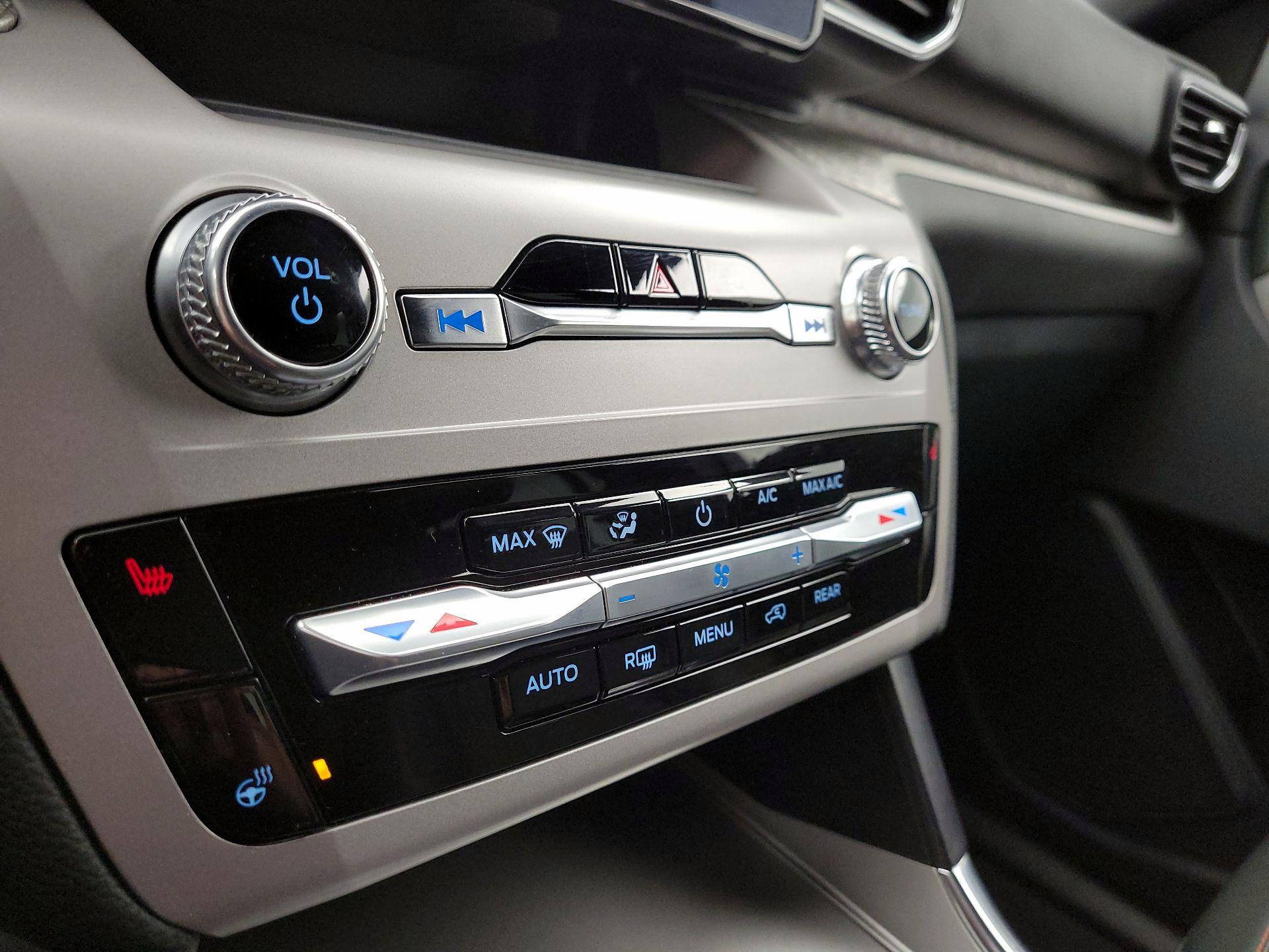 Thumbnail: 2023 Ford Explorer - 17