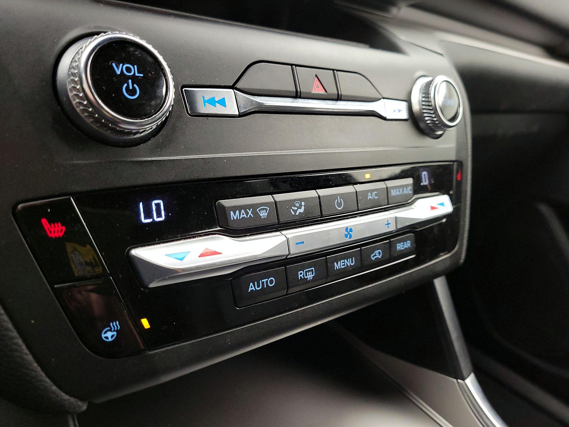 Thumbnail: 2020 Ford Explorer - 16