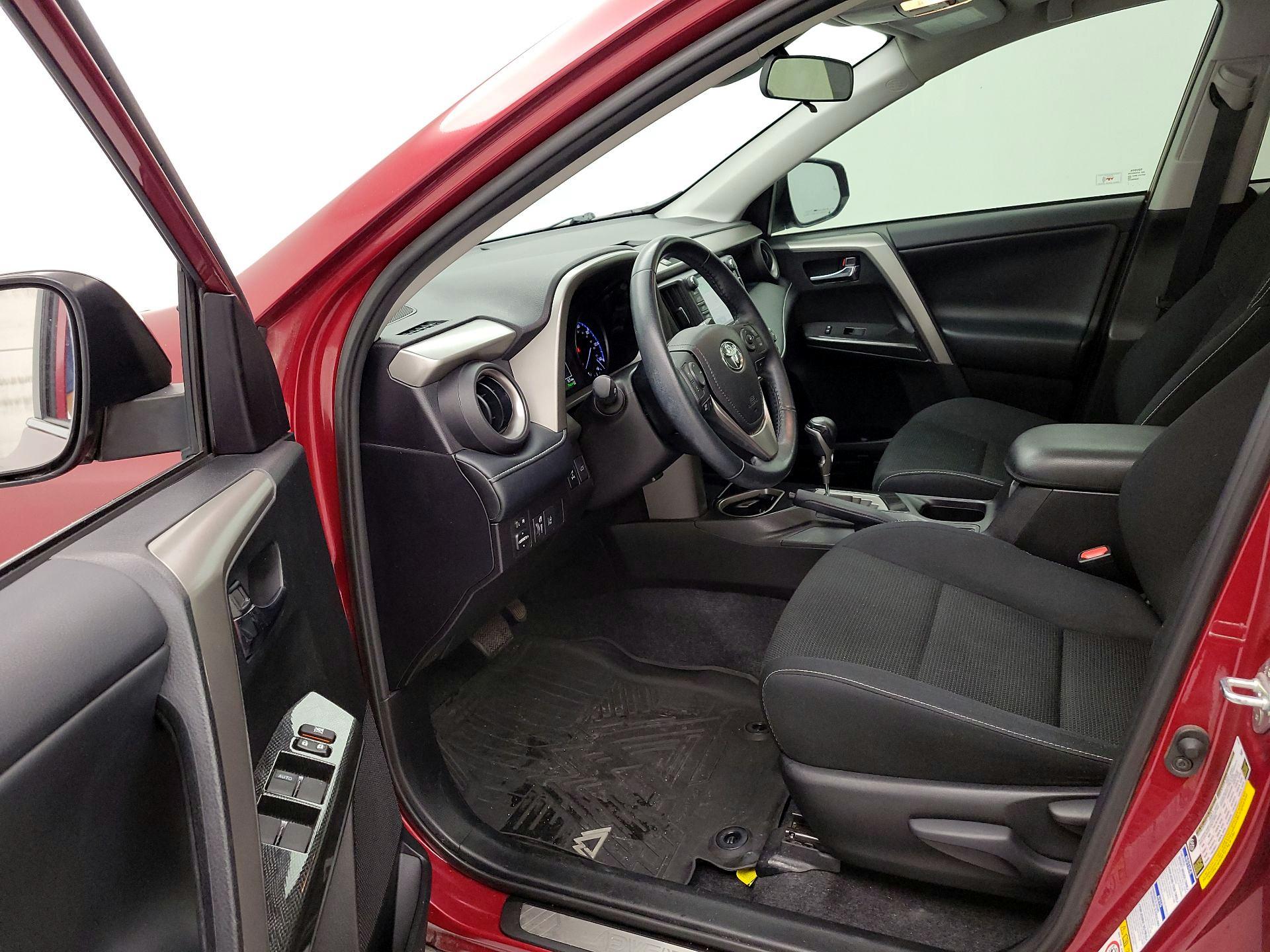 Thumbnail: 2018 Toyota RAV4 - 11