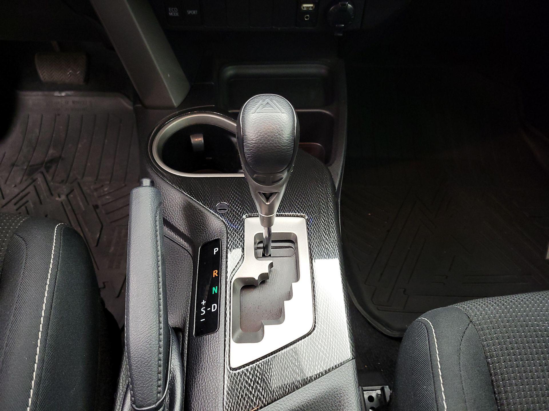 Thumbnail: 2018 Toyota RAV4 - 18