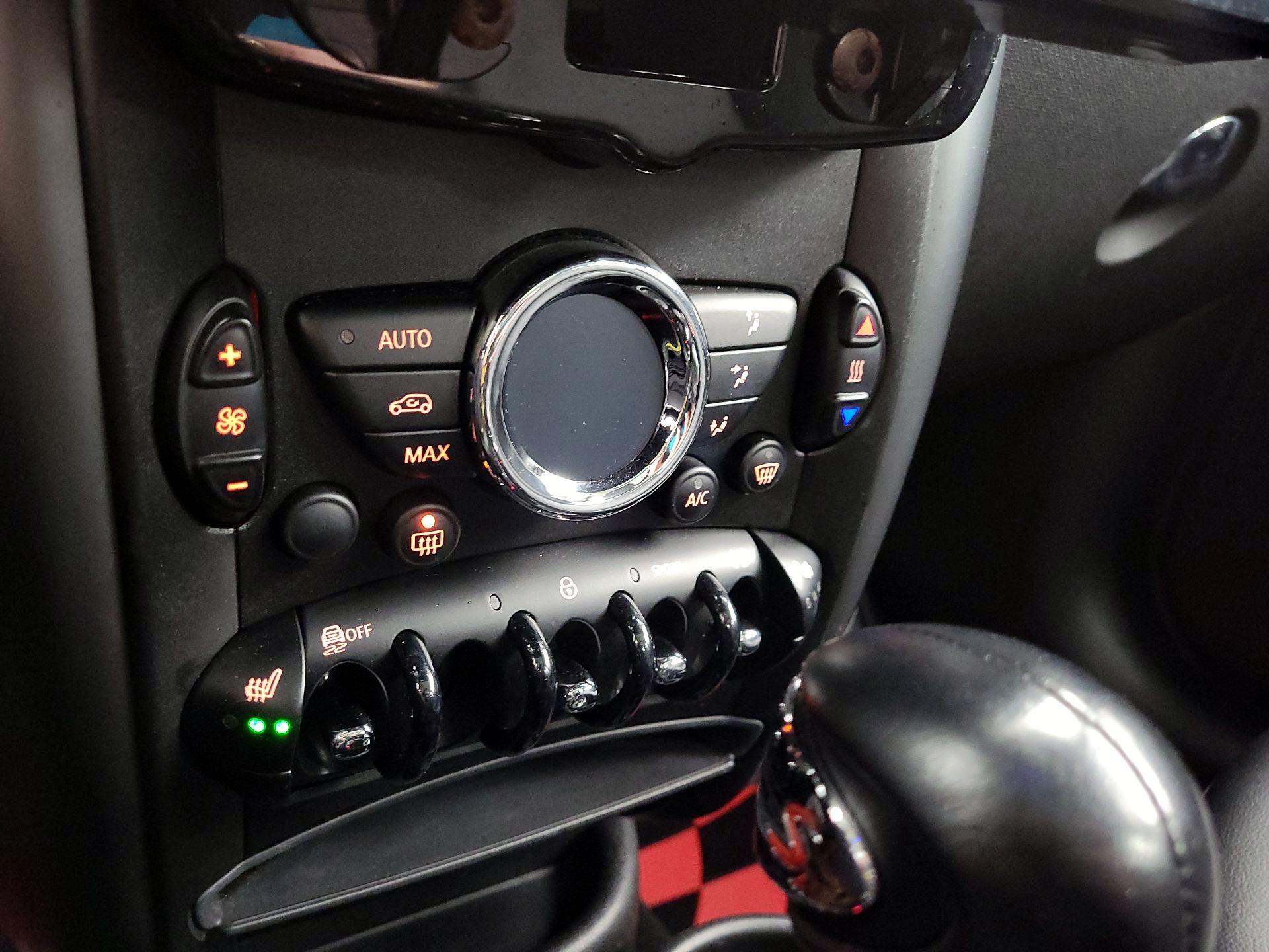 Thumbnail: 2015 MINI Cooper Countryman - 14