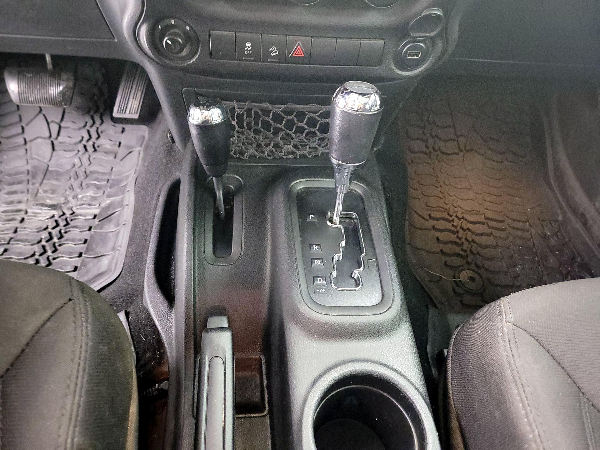 Thumbnail: 2017 Jeep Wrangler - 15