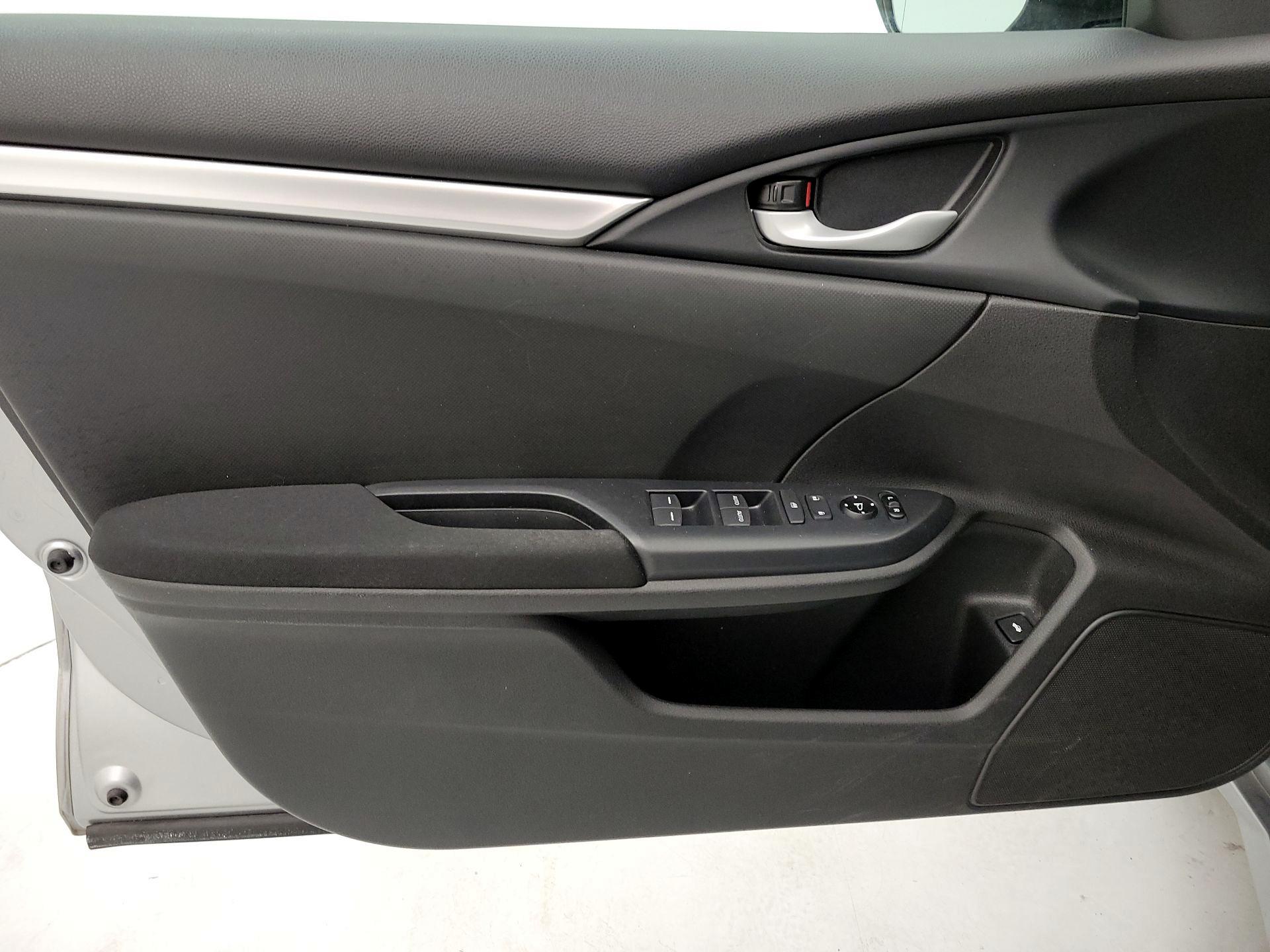 Thumbnail: 2016 Honda Civic - 12