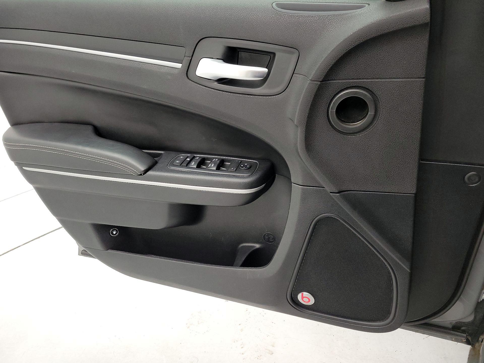 Thumbnail: 2018 Chrysler 300 - 12