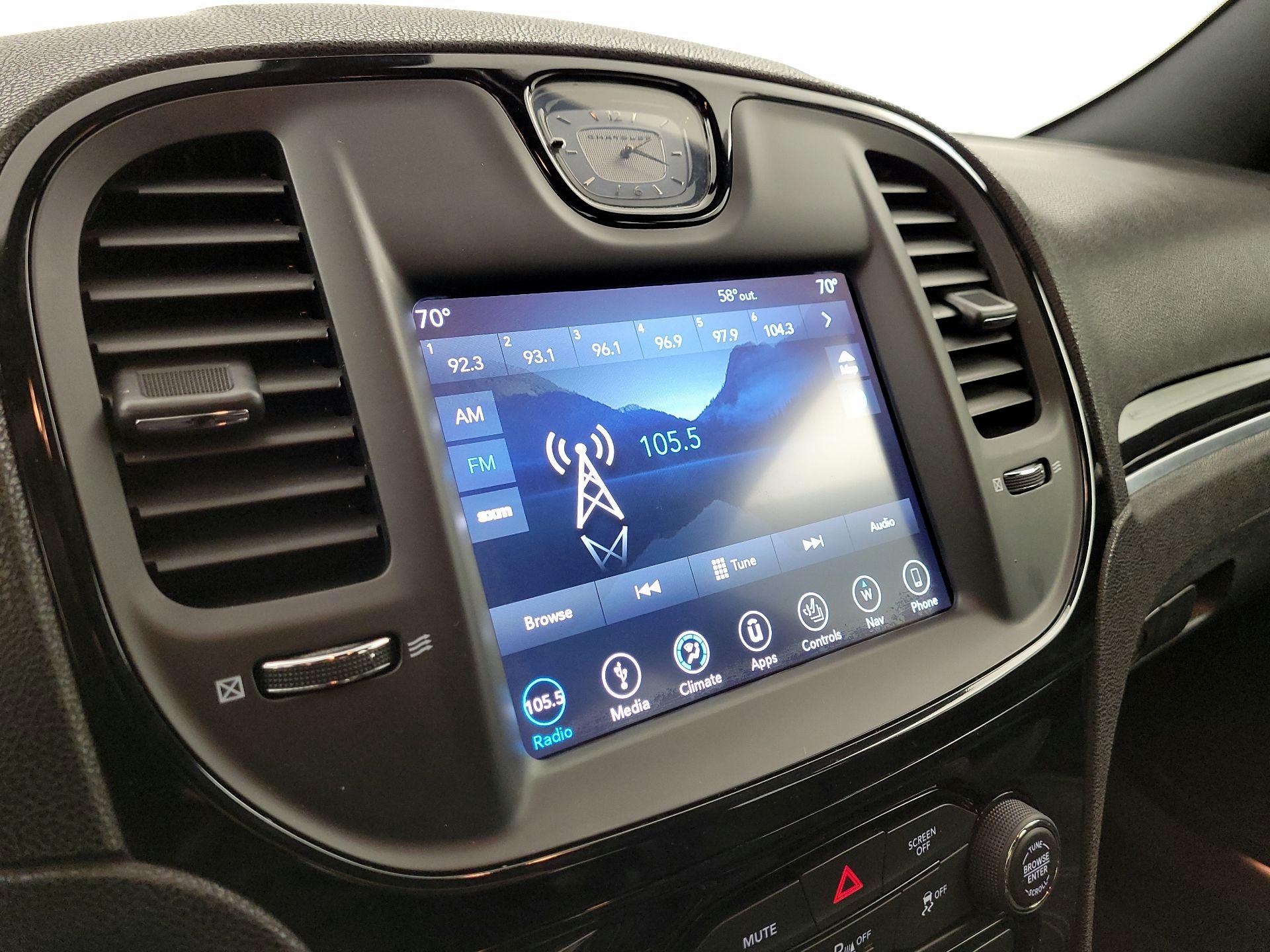 Thumbnail: 2018 Chrysler 300 - 16