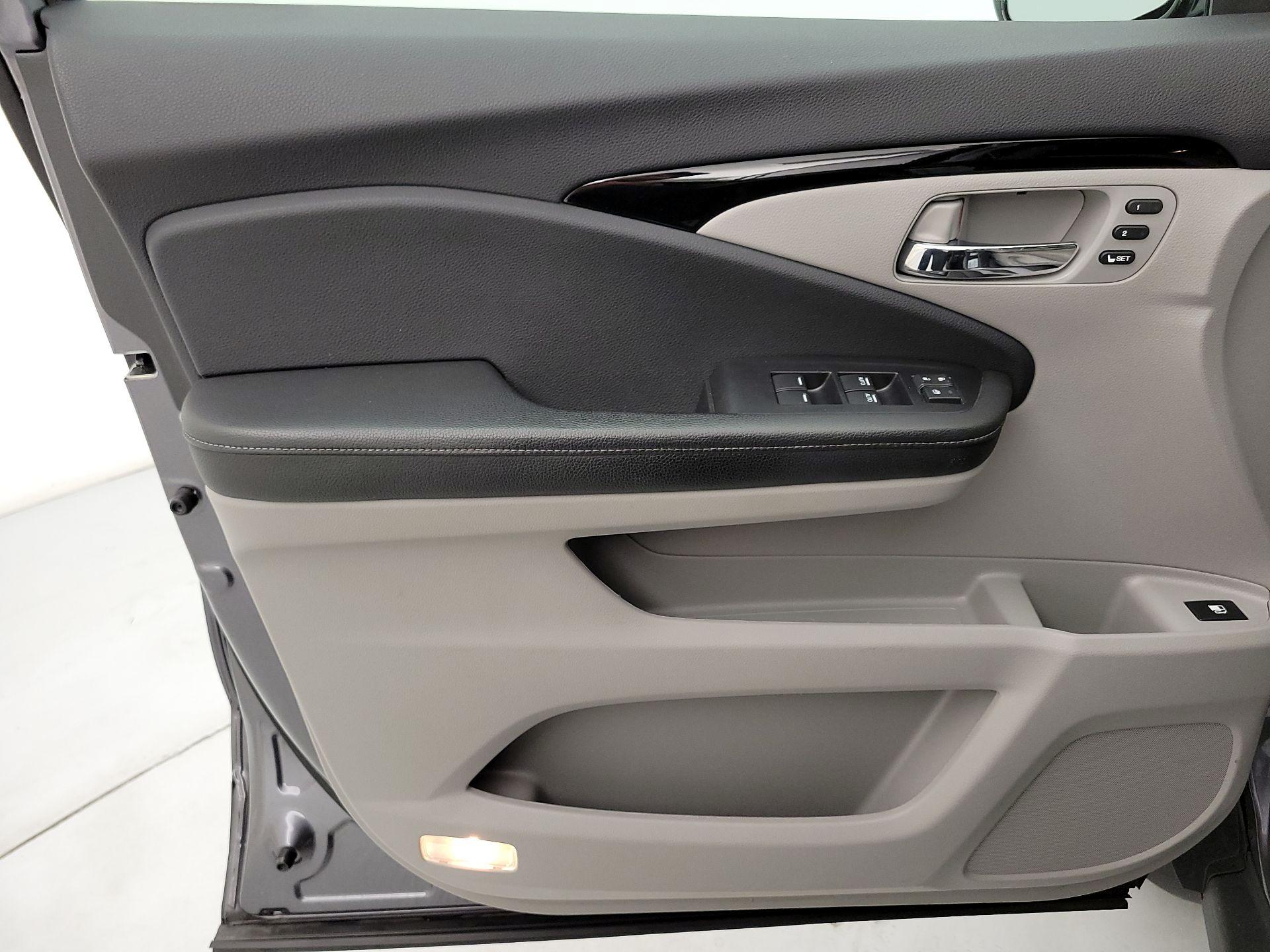 Thumbnail: 2019 Honda Ridgeline - 12