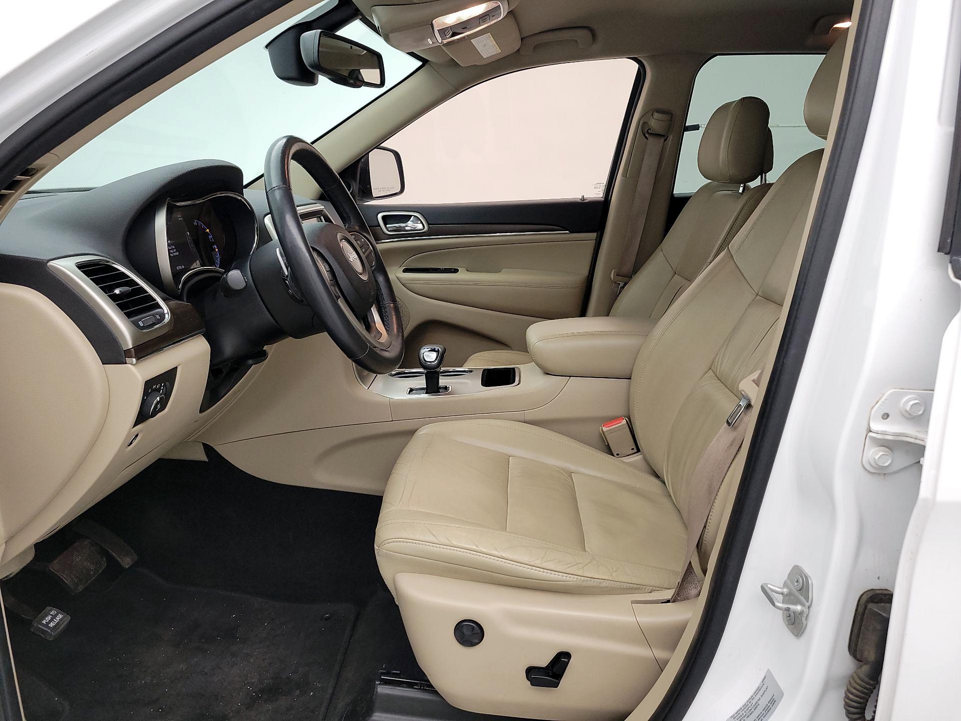 Thumbnail: 2015 Jeep Grand Cherokee - 11