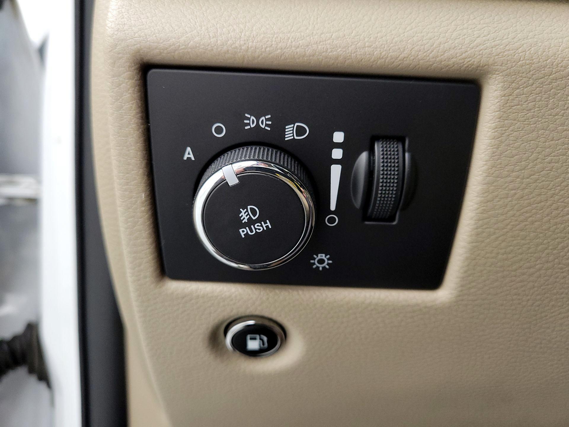 Thumbnail: 2015 Jeep Grand Cherokee - 13