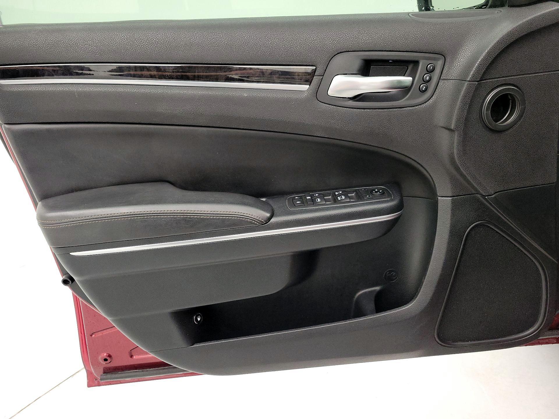 Thumbnail: 2018 Chrysler 300 - 12