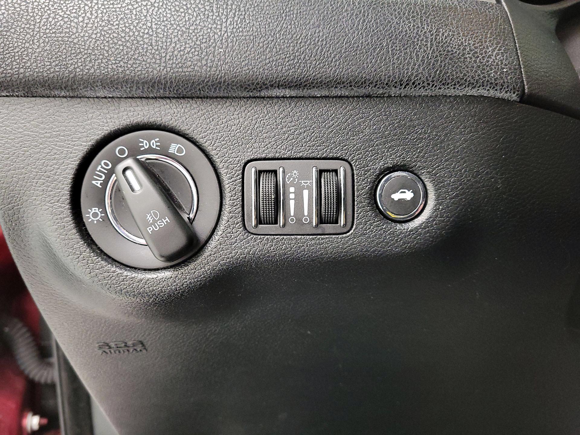 Thumbnail: 2018 Chrysler 300 - 13