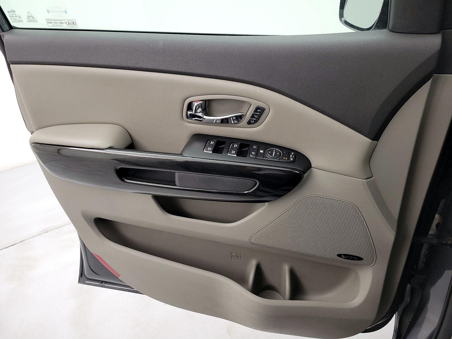 Thumbnail: 2016 Kia Sedona - 12