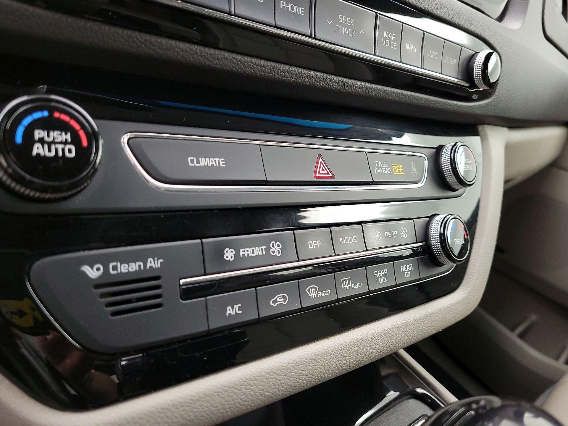 Thumbnail: 2016 Kia Sedona - 17