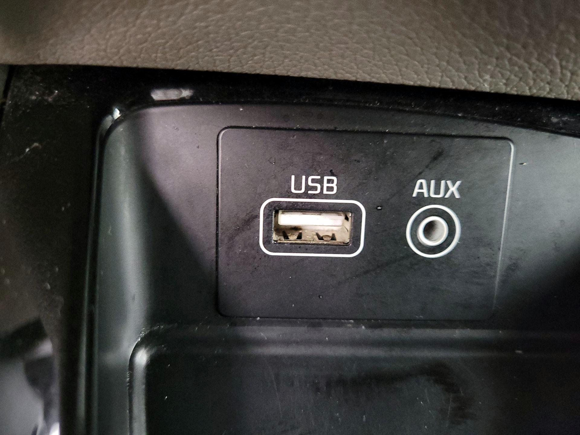 Thumbnail: 2016 Kia Sedona - 19