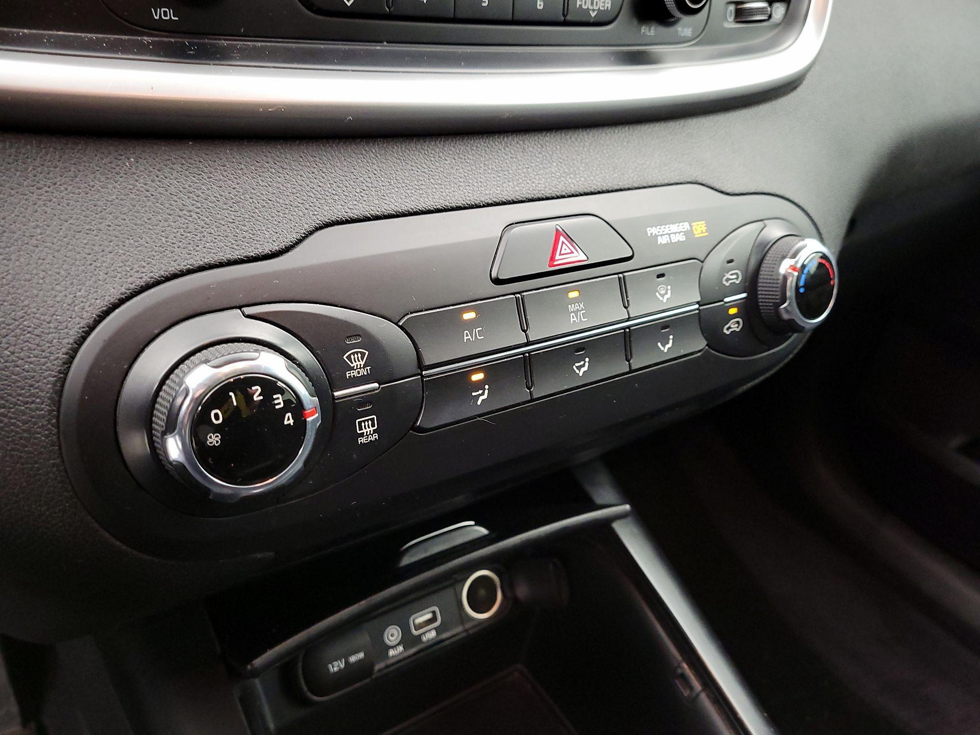 Thumbnail: 2016 Kia Sorento - 15