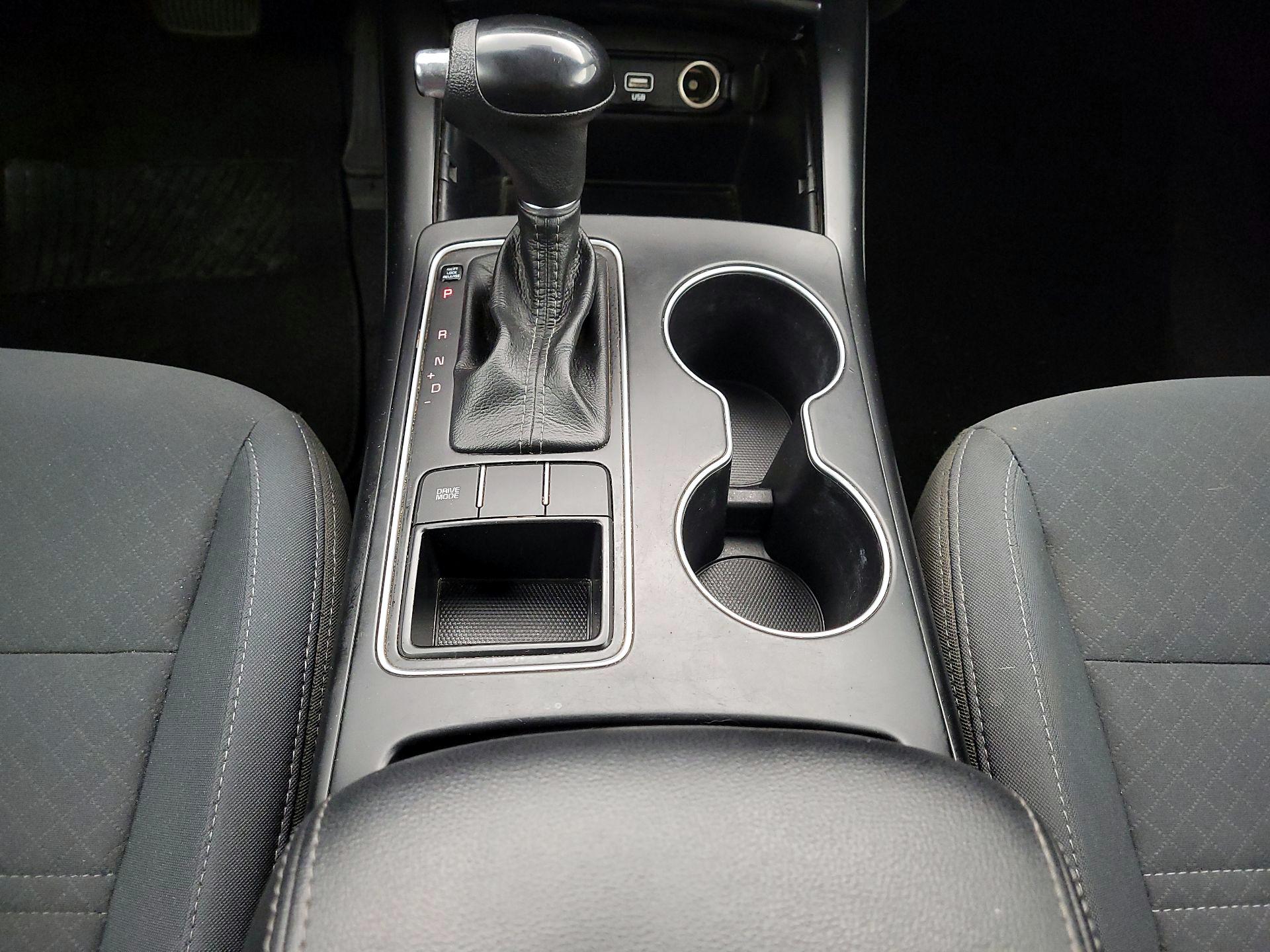 Thumbnail: 2016 Kia Sorento - 16