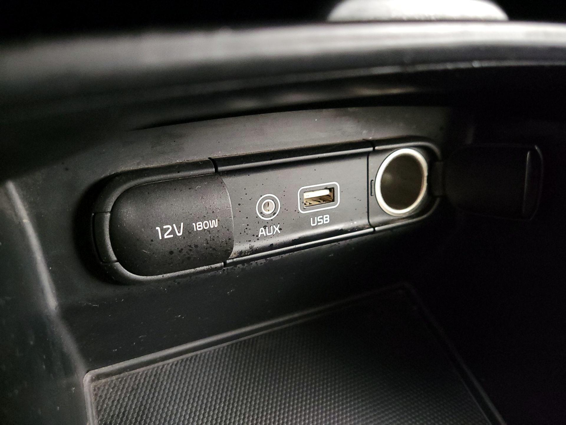 Thumbnail: 2016 Kia Sorento - 17