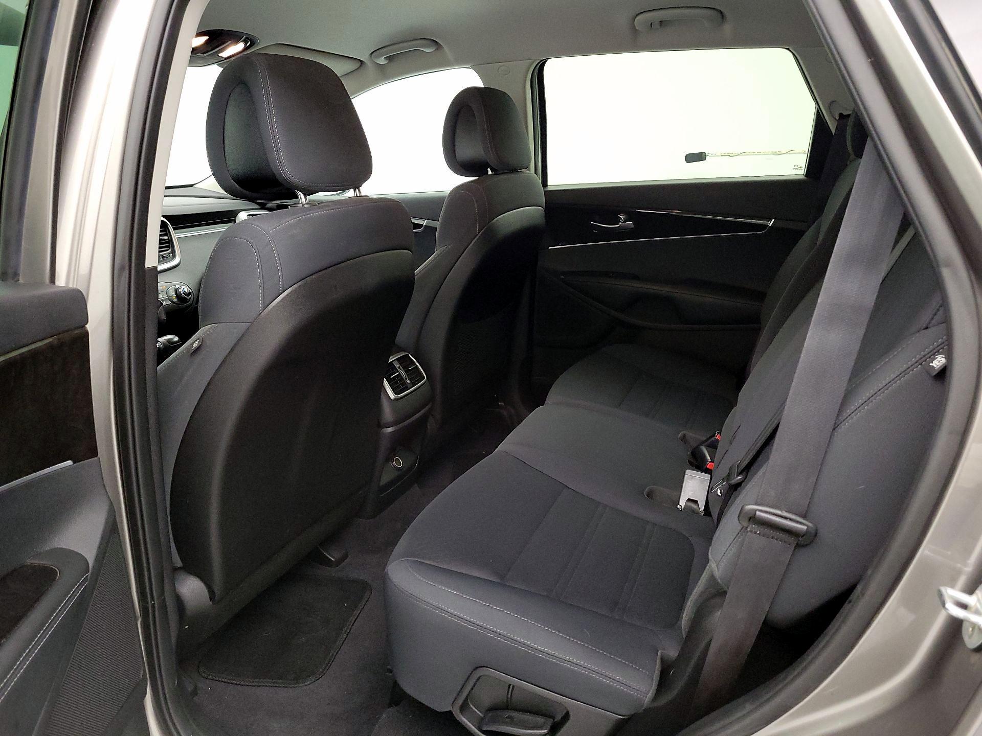 Thumbnail: 2016 Kia Sorento - 18