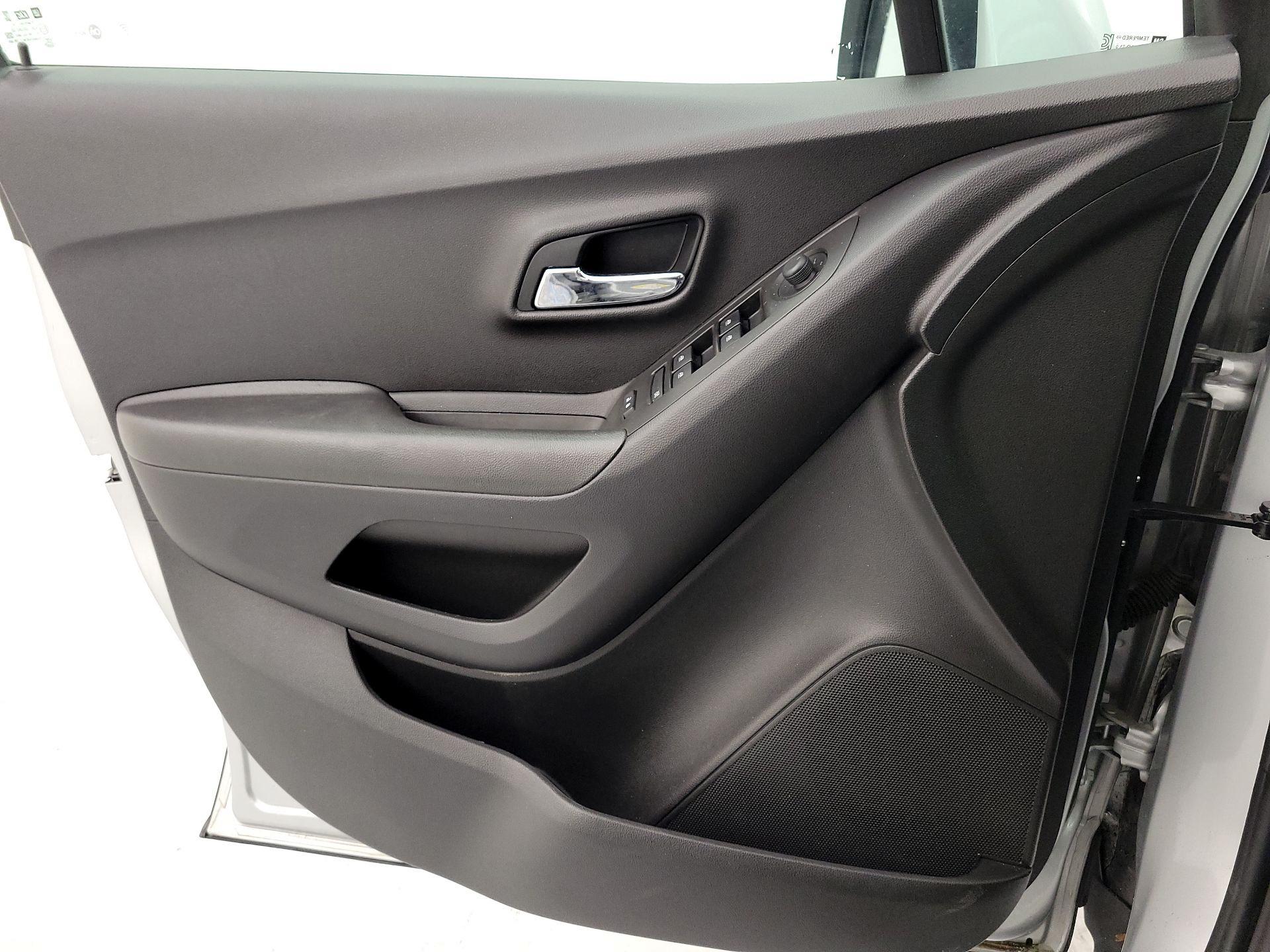 Thumbnail: 2018 Chevrolet Trax - 12