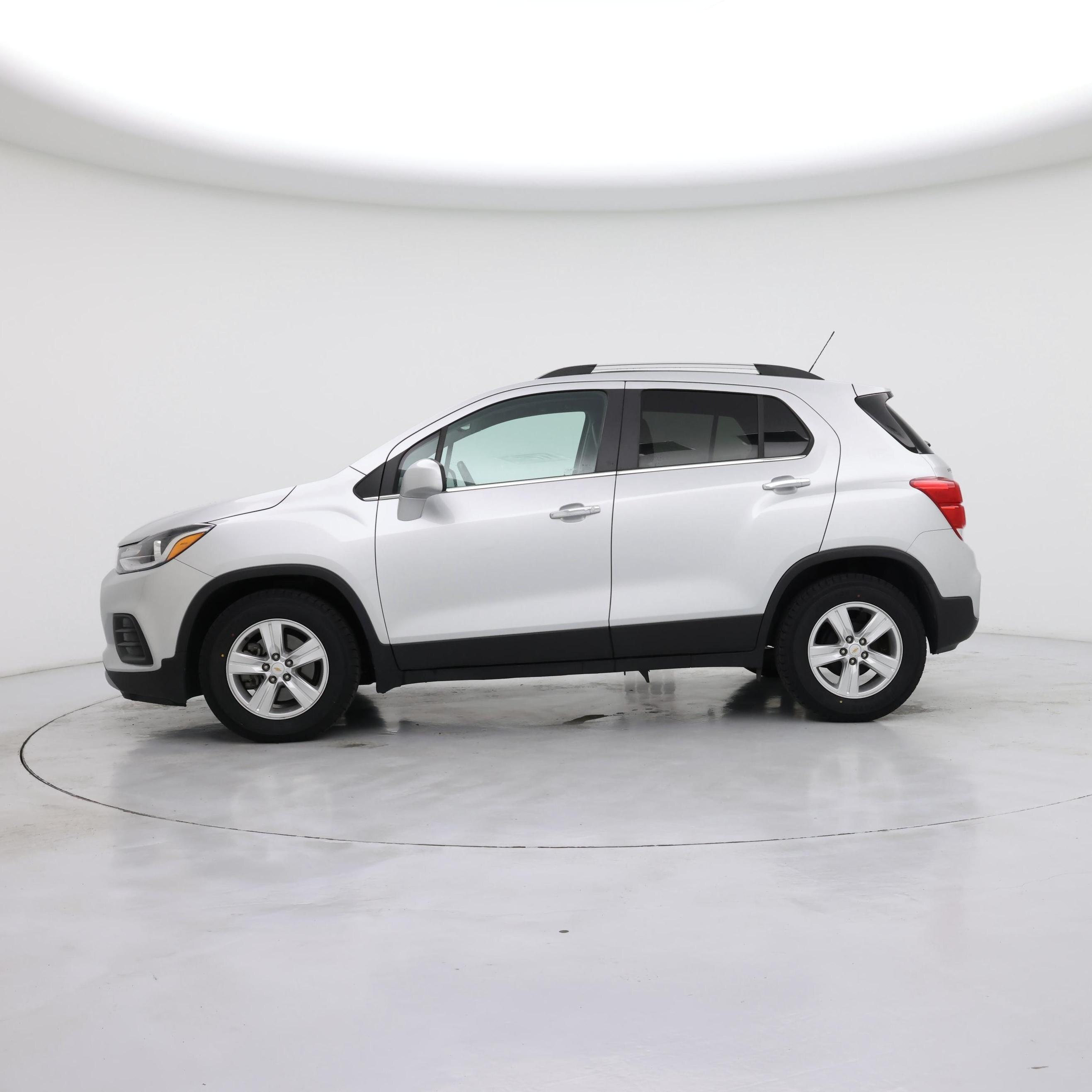 Thumbnail: 2018 Chevrolet Trax - 3