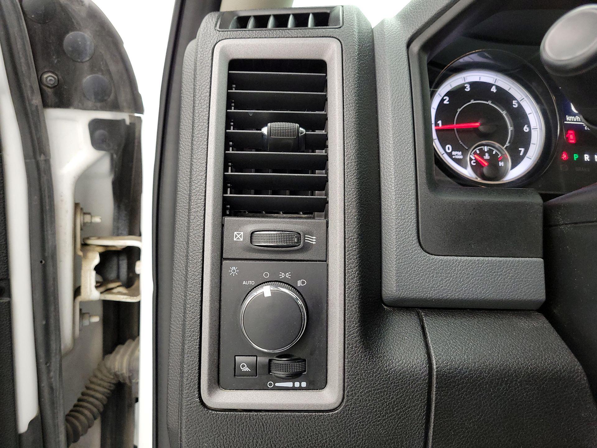 Thumbnail: 2019 RAM 1500 Classic - 13