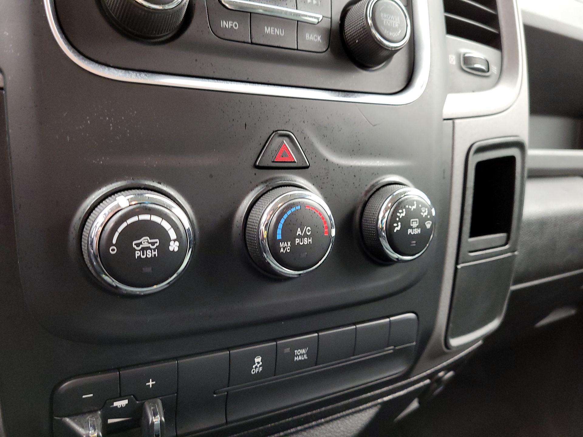 Thumbnail: 2019 RAM 1500 Classic - 16