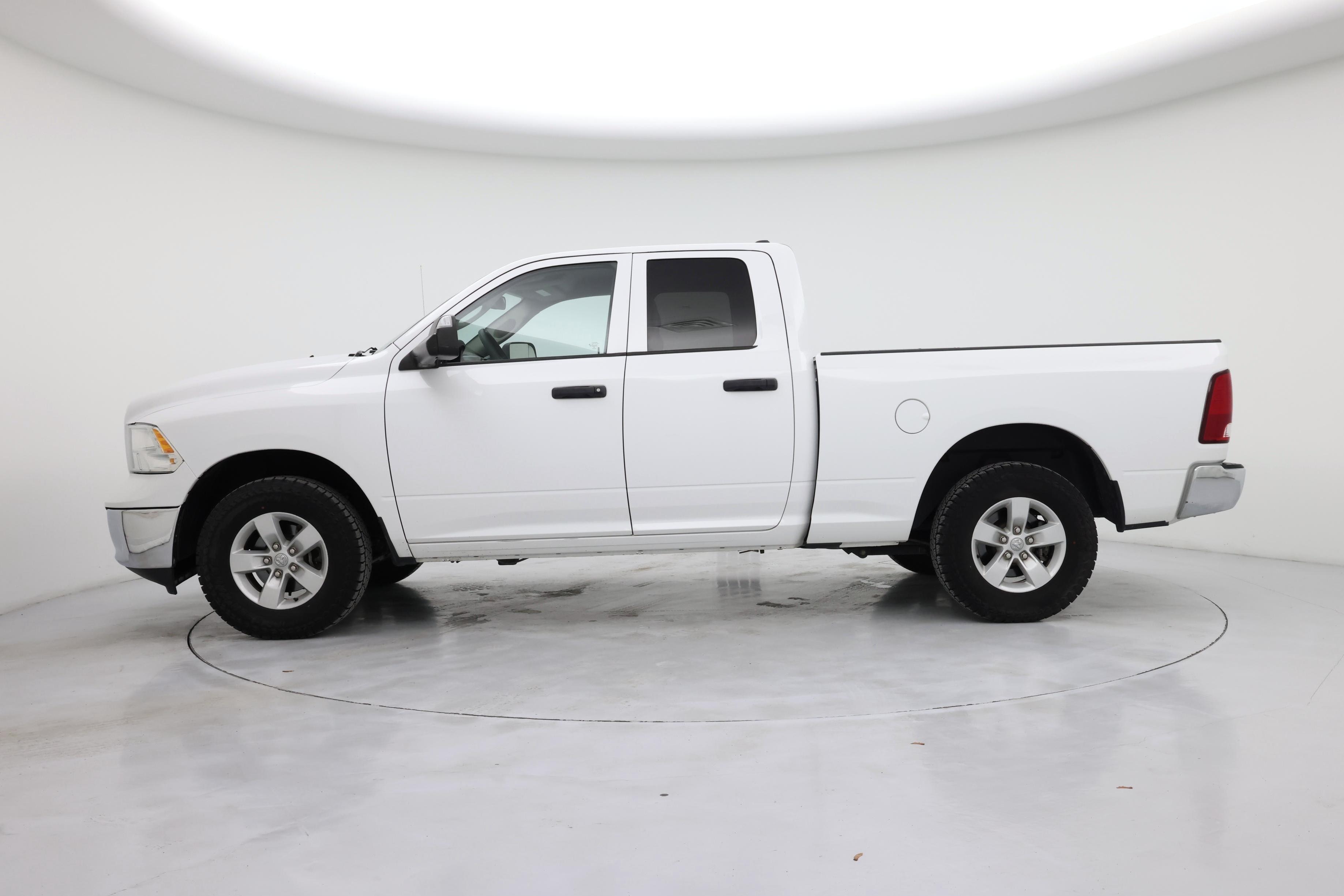 Thumbnail: 2019 RAM 1500 Classic - 3