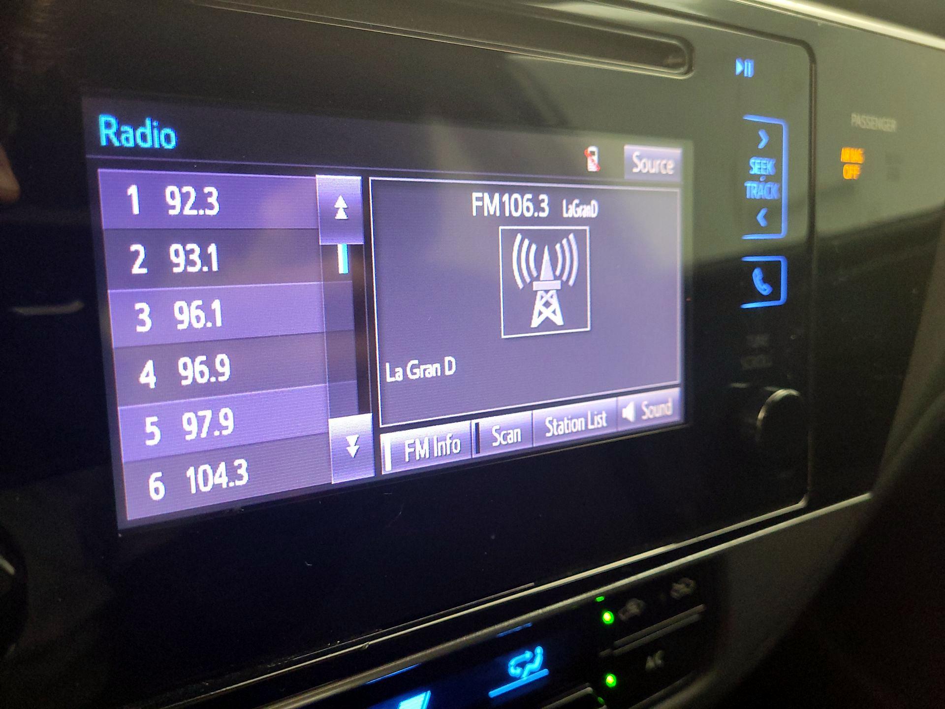 Thumbnail: 2017 Toyota Corolla - 15