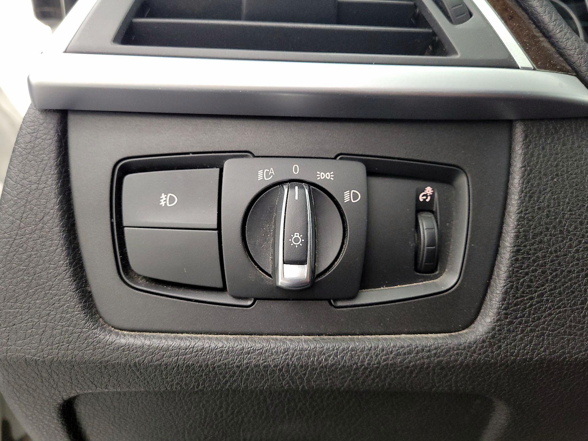 Thumbnail: 2017 BMW 3 Series - 13