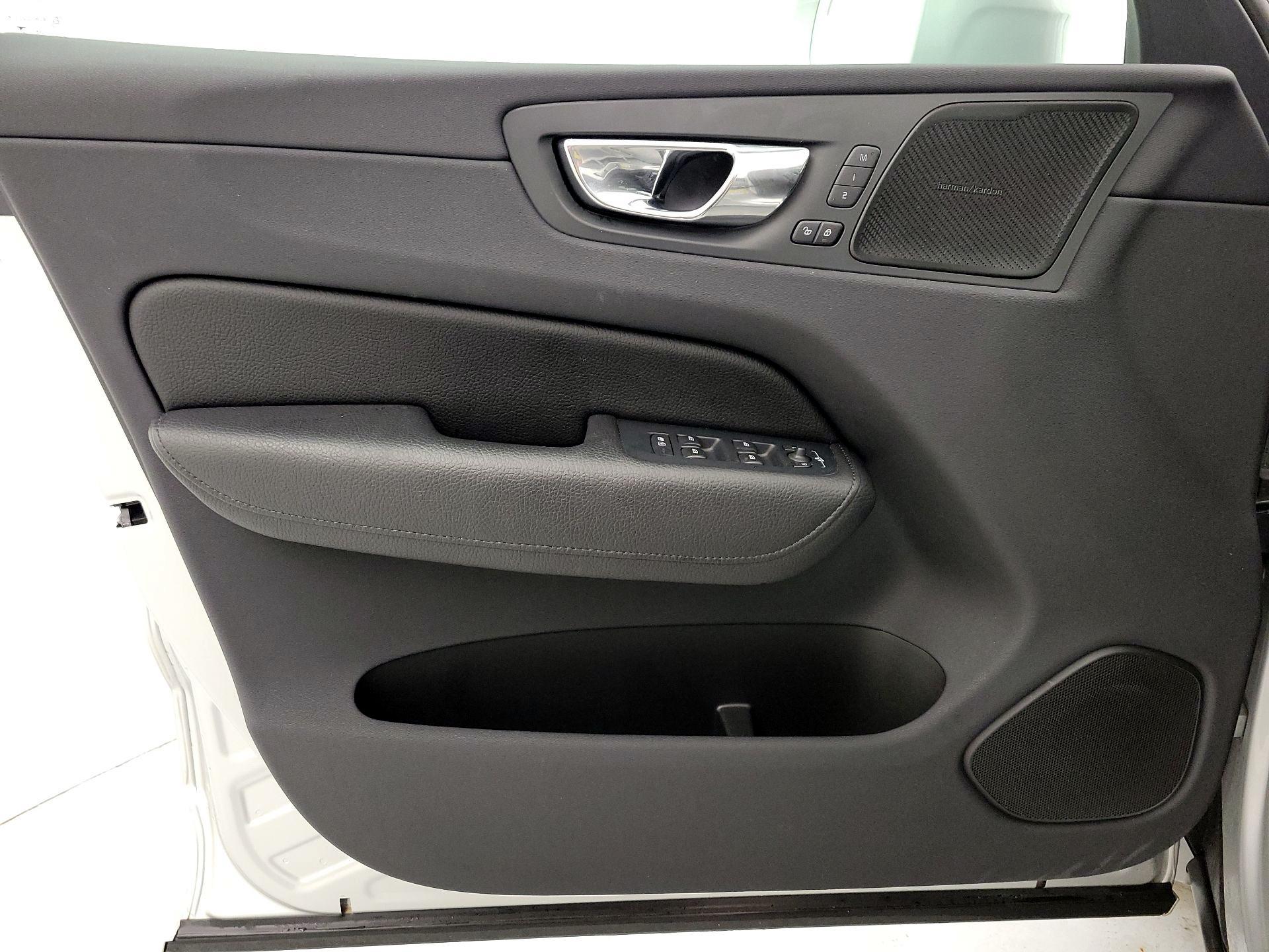 Thumbnail: 2019 Volvo XC60 - 12