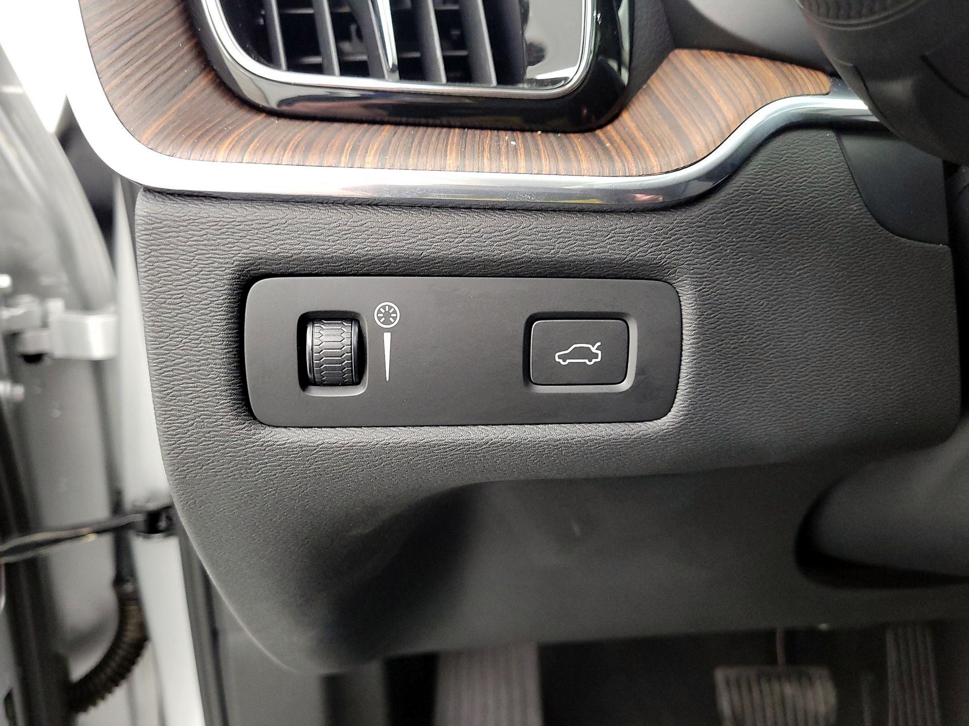 Thumbnail: 2019 Volvo XC60 - 13