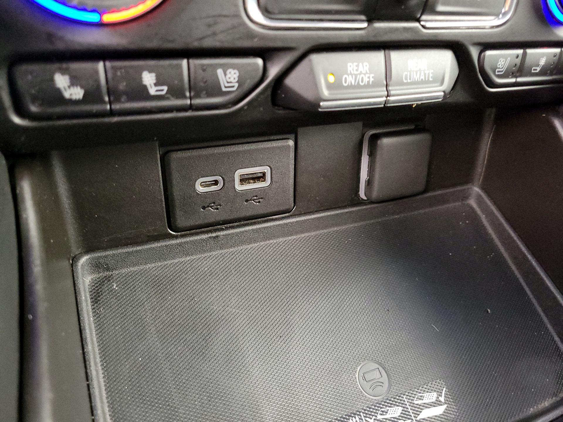 Thumbnail: 2021 GMC Yukon XL - 18