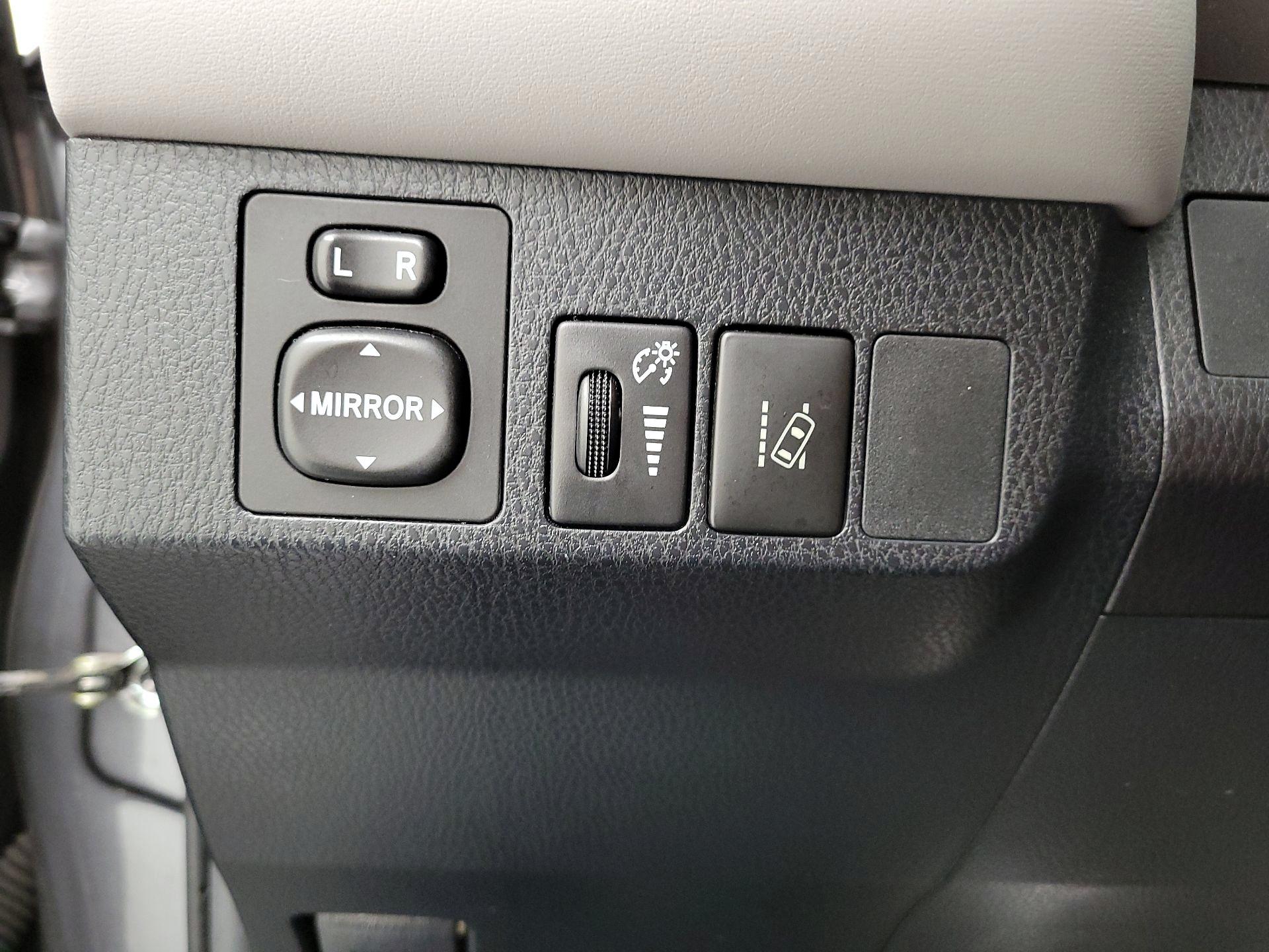 Thumbnail: 2018 Toyota RAV4 - 13