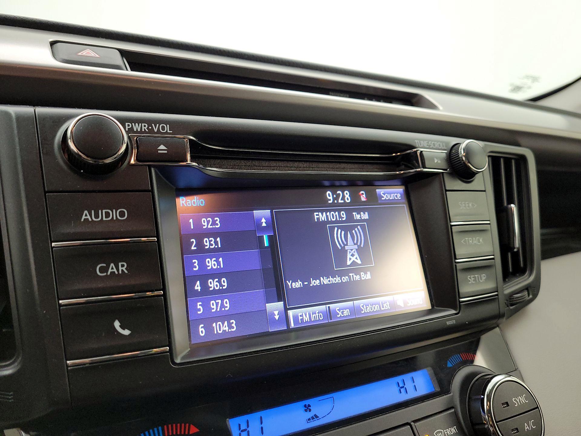 Thumbnail: 2018 Toyota RAV4 - 15