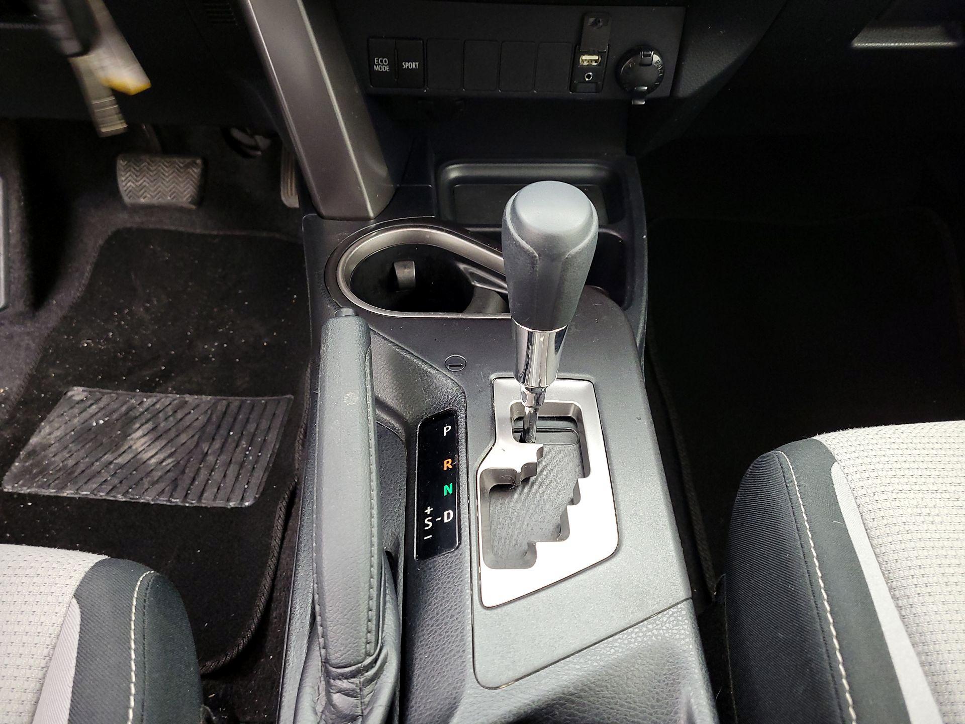 Thumbnail: 2018 Toyota RAV4 - 17