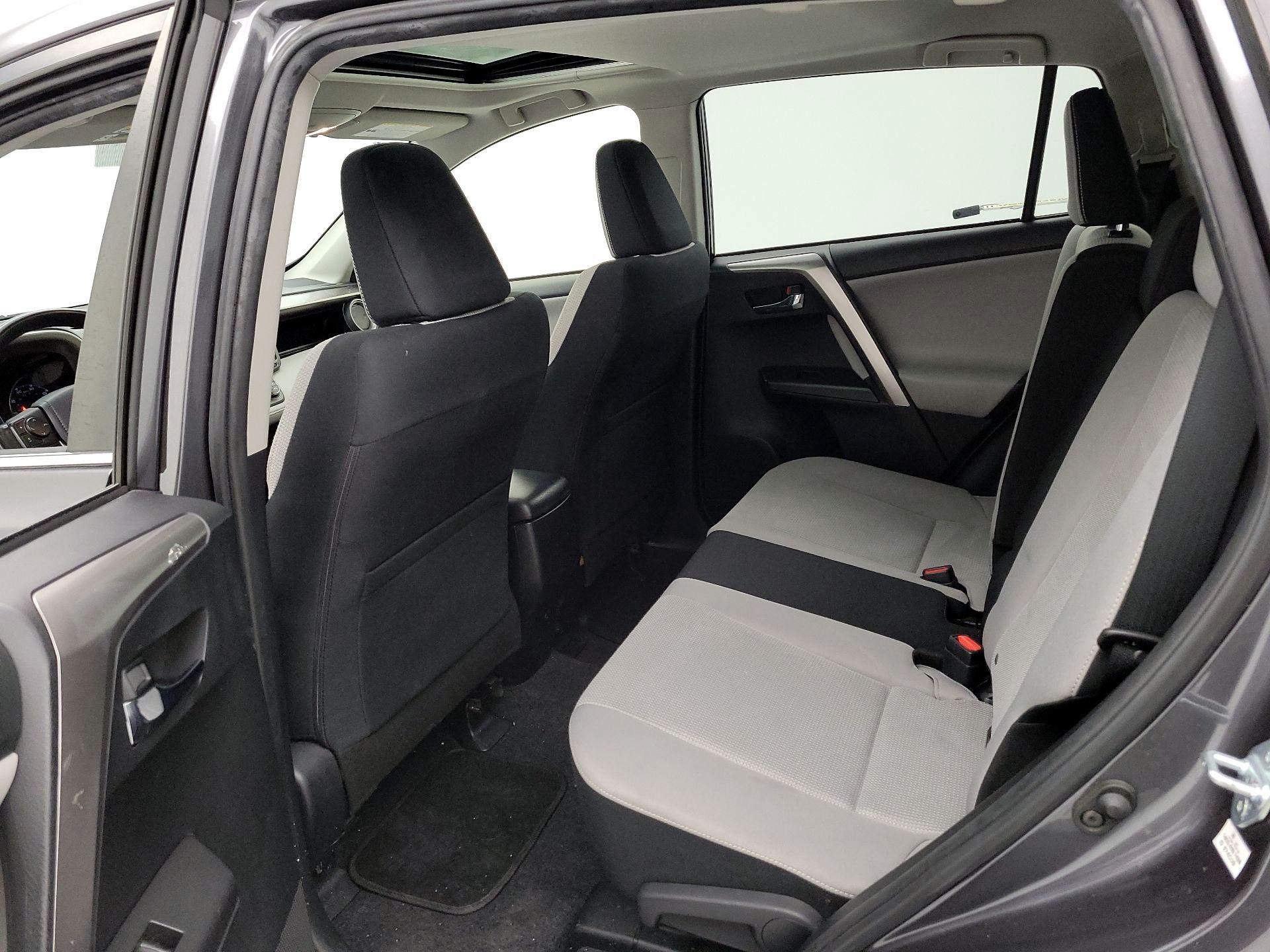 Thumbnail: 2018 Toyota RAV4 - 20