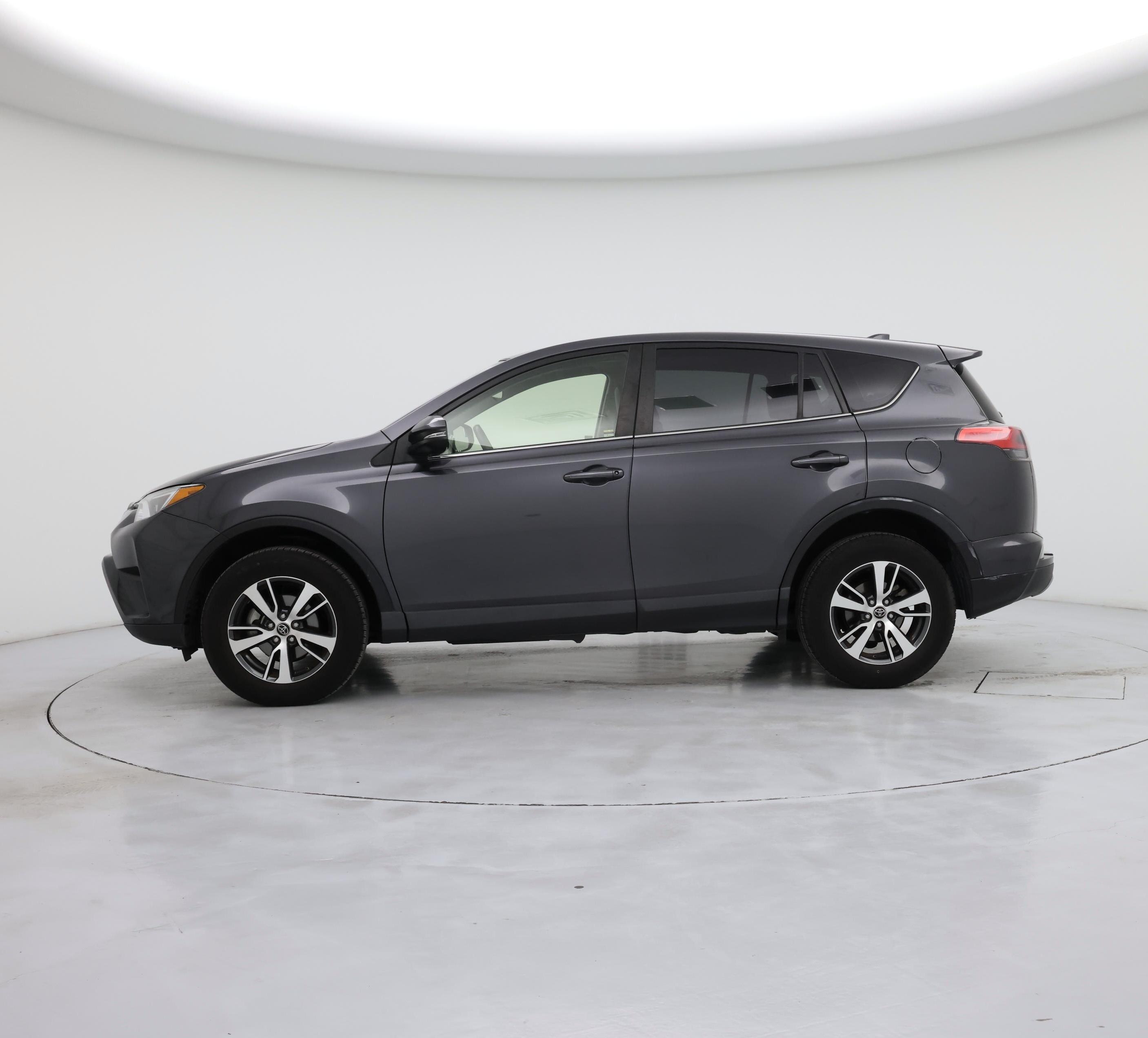 Thumbnail: 2018 Toyota RAV4 - 3