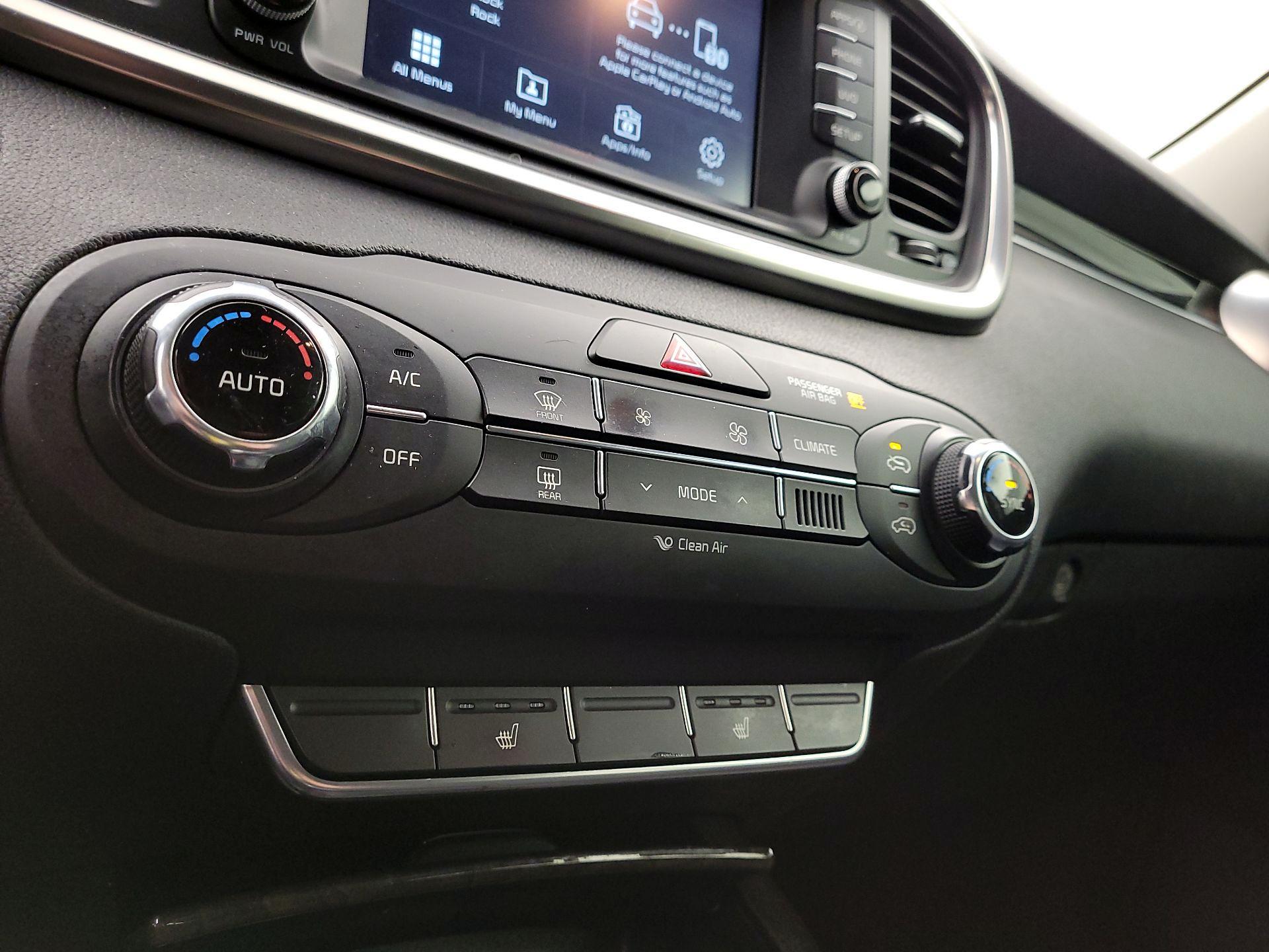 Thumbnail: 2017 Kia Sorento - 16