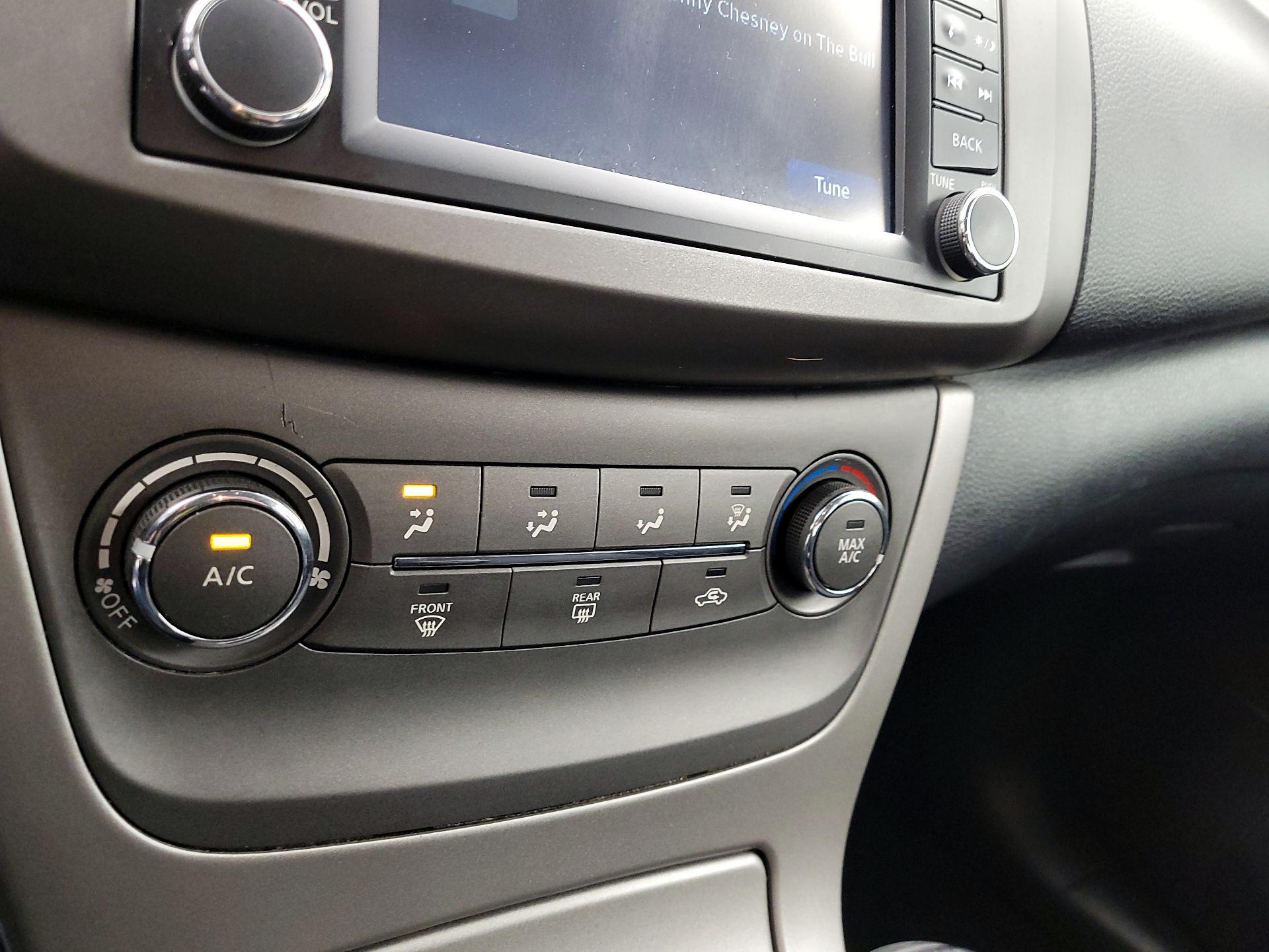 Thumbnail: 2014 Nissan Sentra - 16