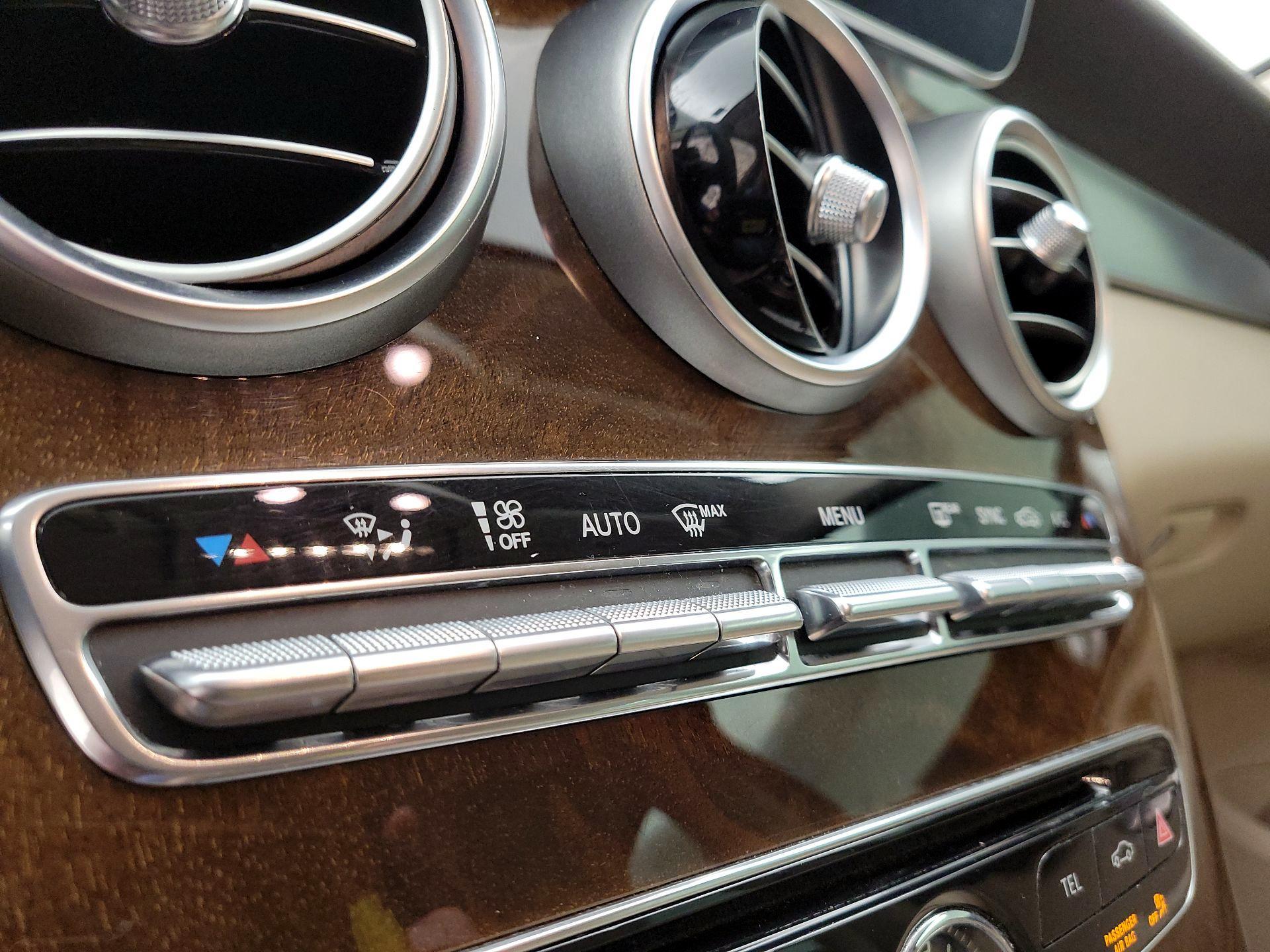 Thumbnail: 2015 Mercedes-Benz C-Class - 17