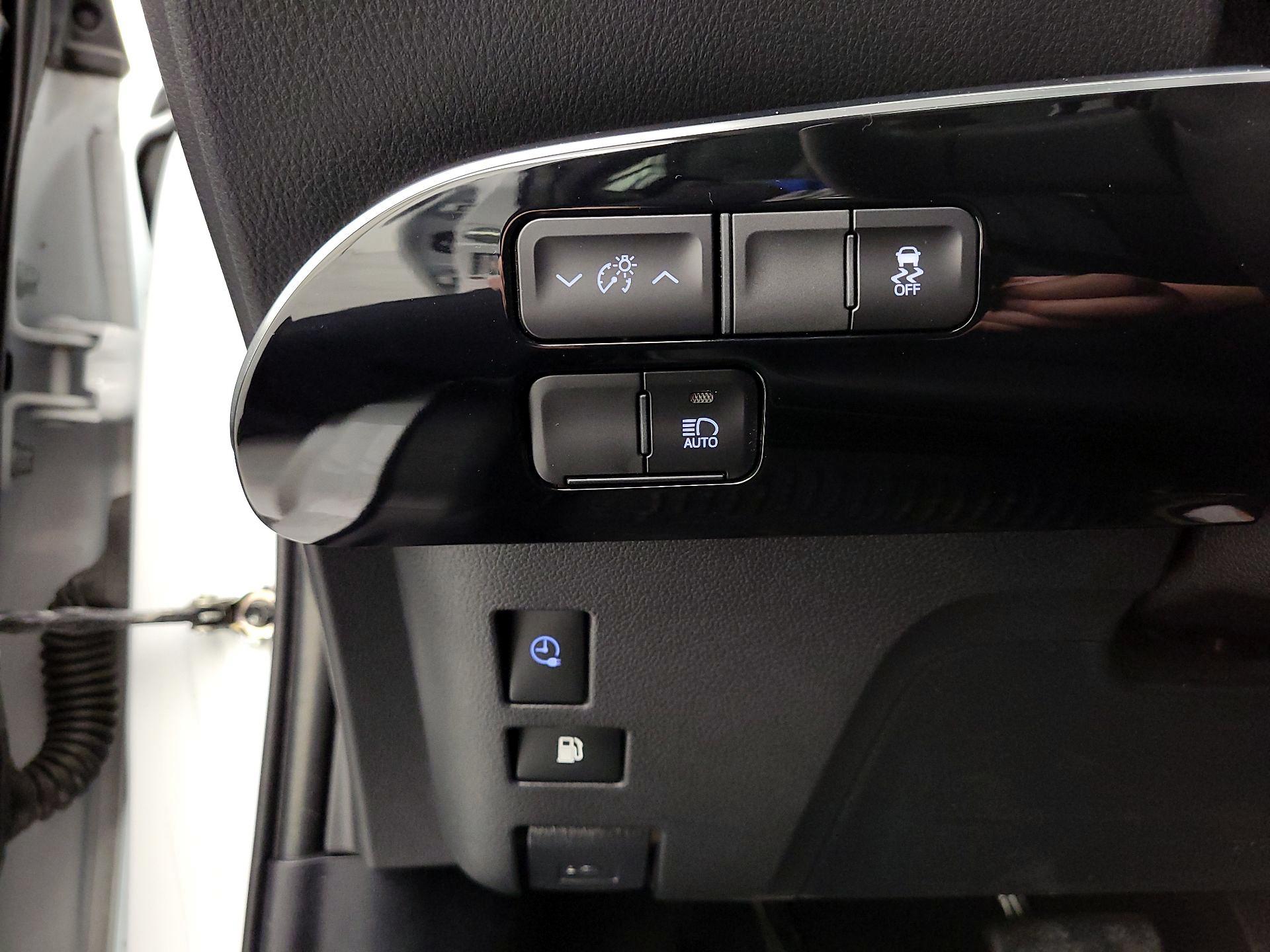 Thumbnail: 2022 Toyota Prius Prime - 13