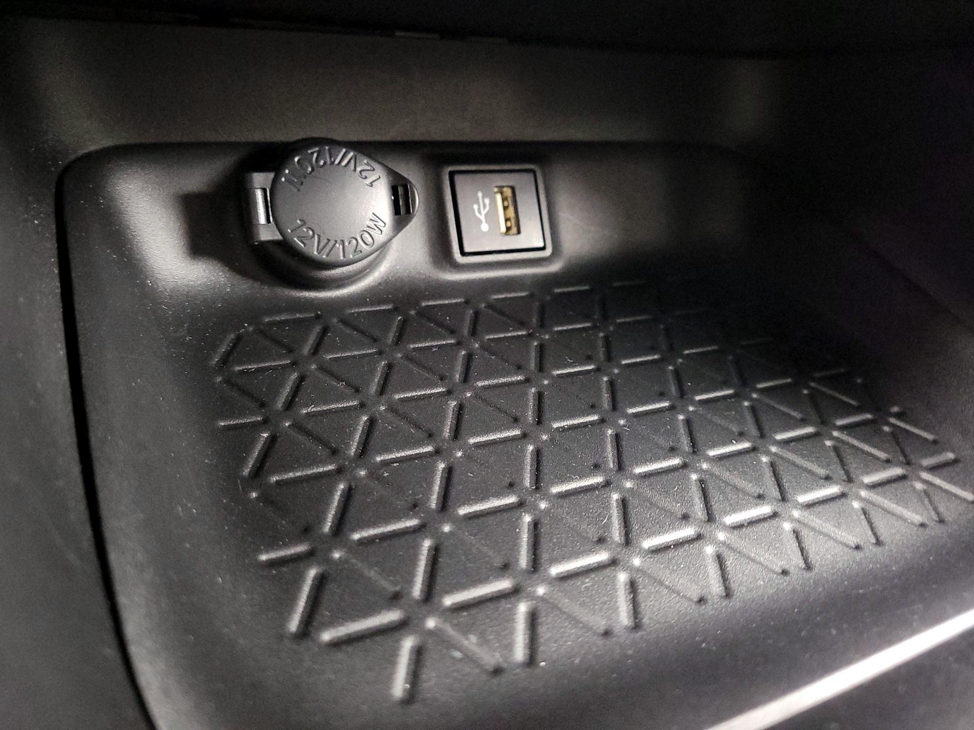 Thumbnail: 2024 Toyota RAV4 - 18