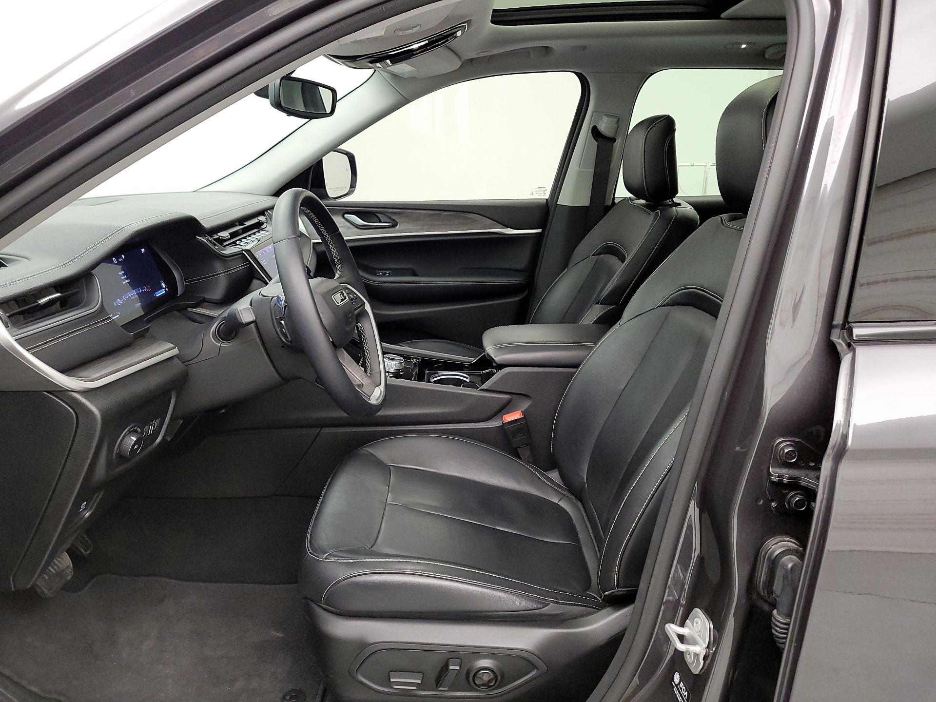 Thumbnail: 2022 Jeep Grand Cherokee - 11