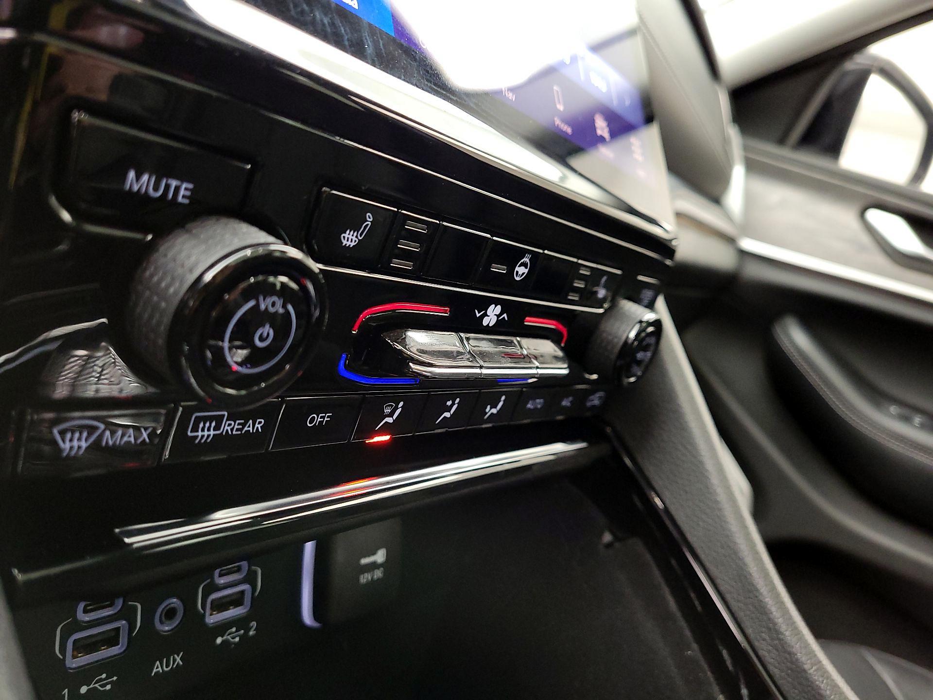 Thumbnail: 2022 Jeep Grand Cherokee - 17